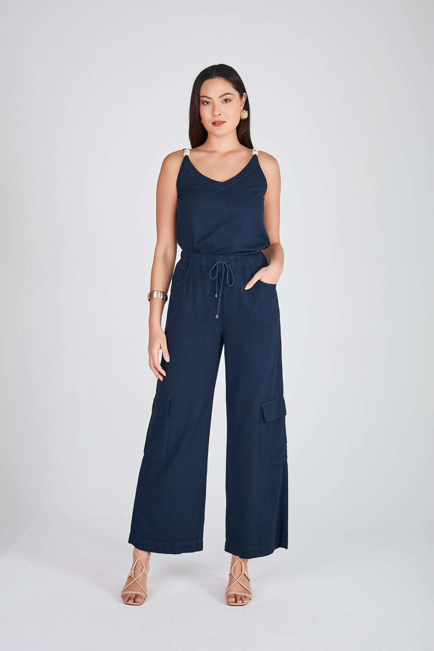 calça sarja pantalona cintura intermediária com bolsos sobrepostos