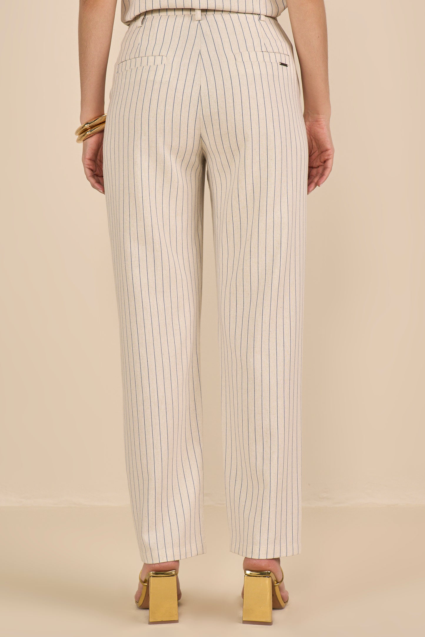 calça viscose mom cintura intermediária alfaiataria