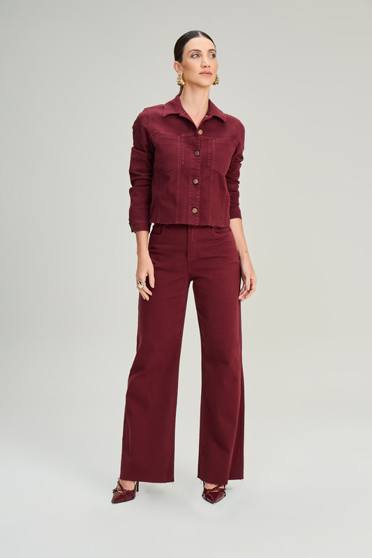 calça sarja wide leg cintura intermediária barra a fio