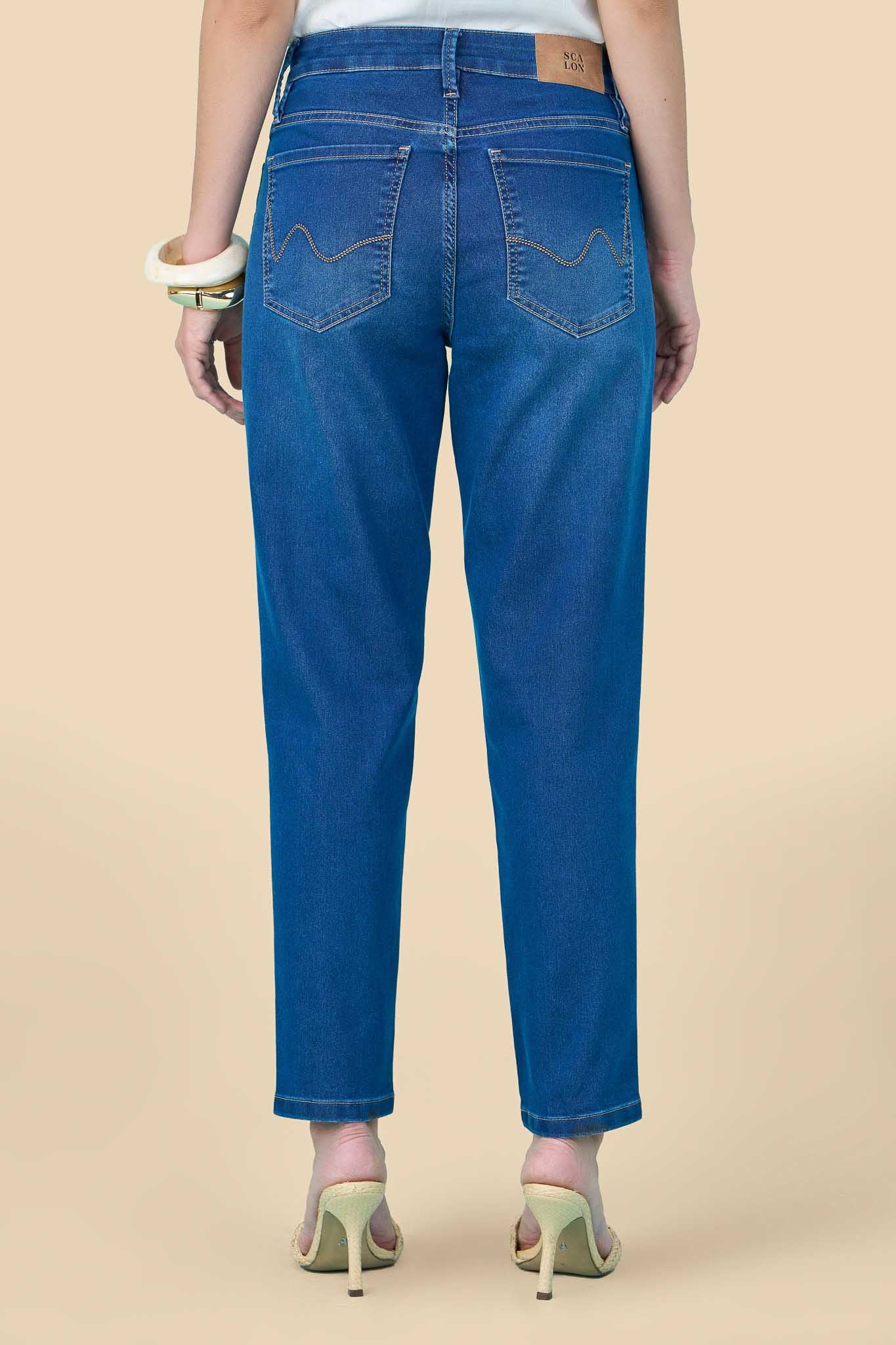 calça jeans mom cintura intermediária com bordado