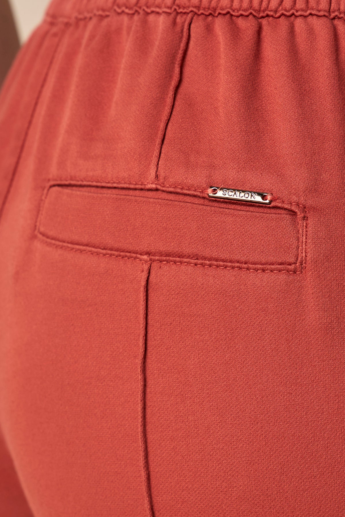 calça sarja color wide leg comfy cintura intermediária cós de elástico