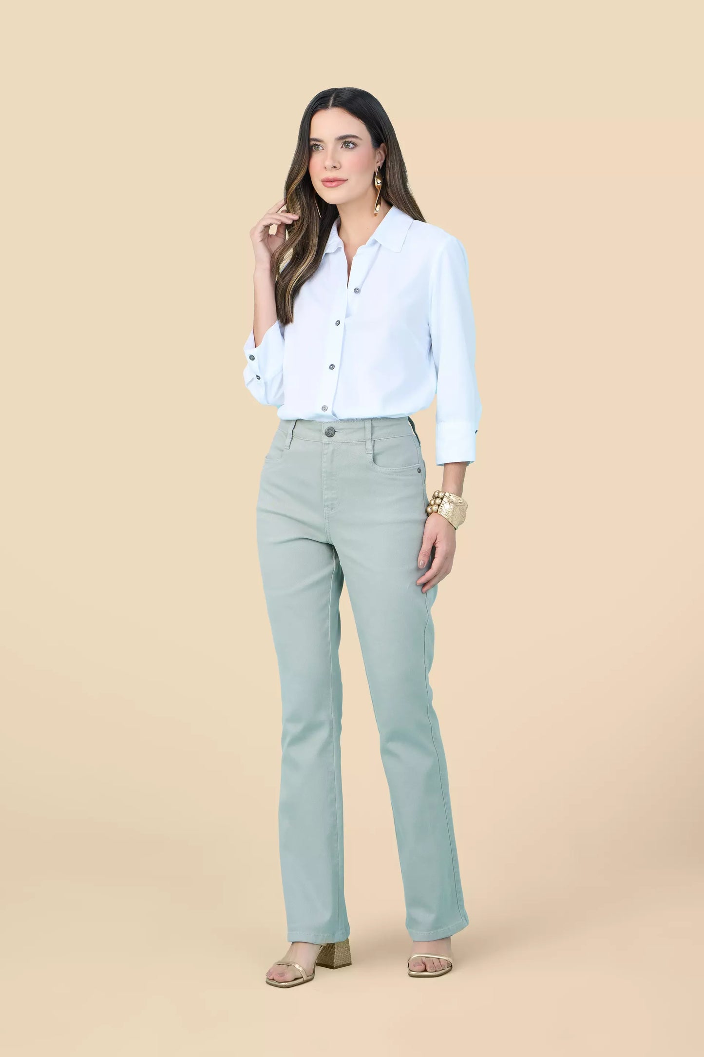 calça sarja bootcut cintura intermedíaria básica
