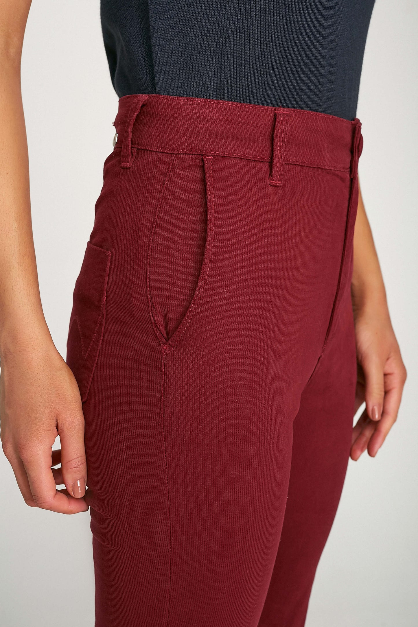 calça sarja flare cintura alta em cotelê