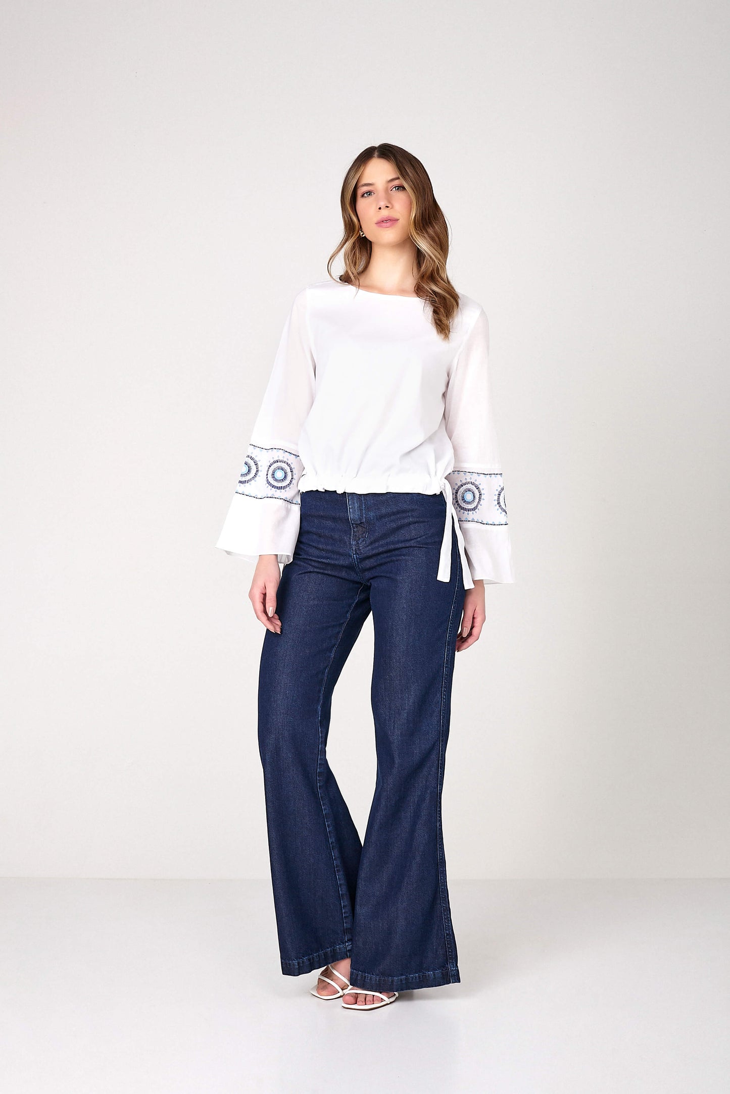 calça jeans lounge flare cintura alta