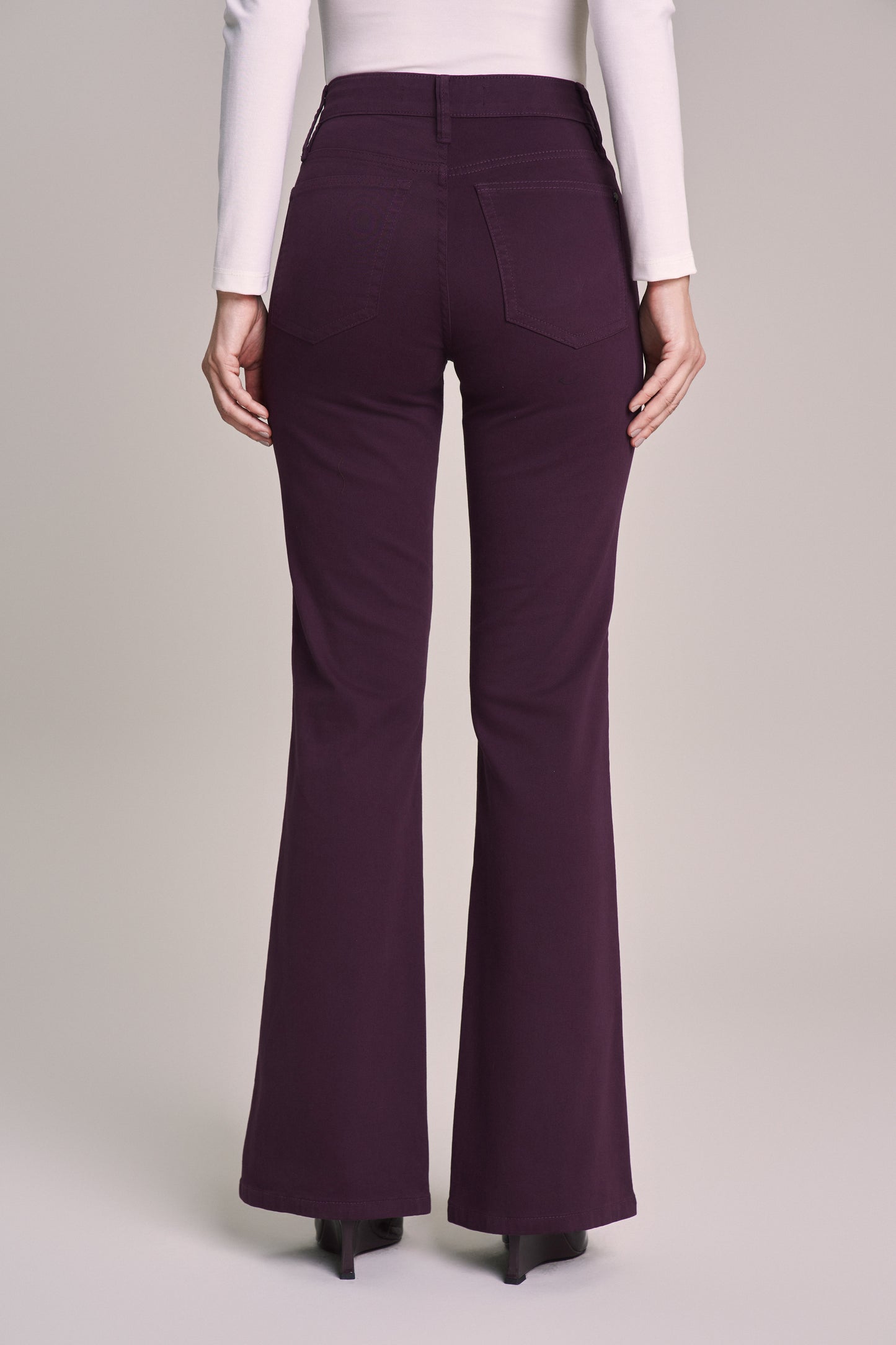 calça malha color flare cintura intermediária tradicional