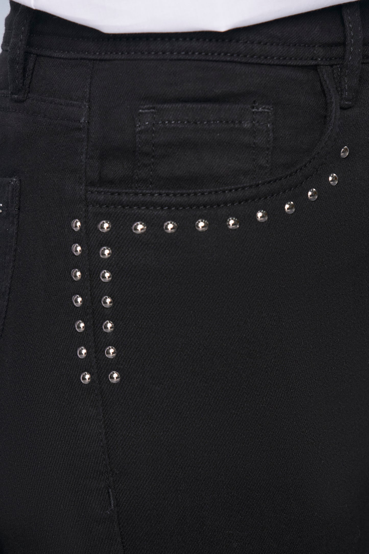 calça jeans black reta cintura intermediária com tachas
