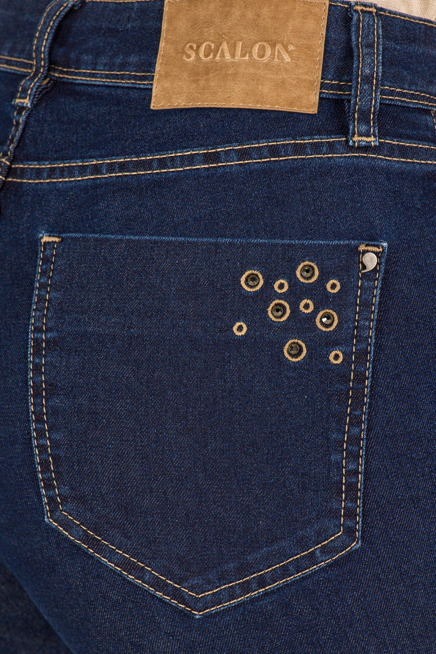 calça jeans reta cintura intemediária com bordado e cristais