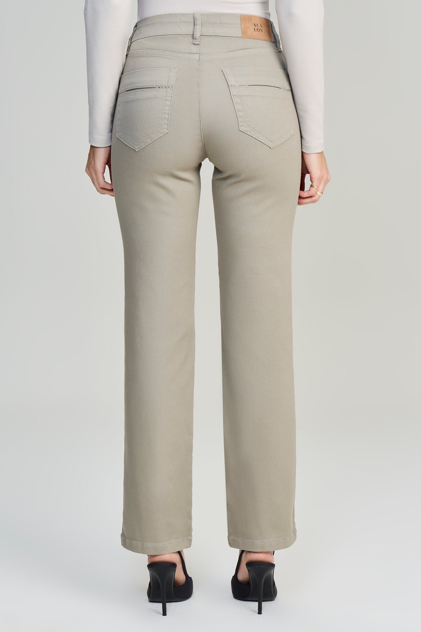 calça sarja color reta cintura intermediária com cristais
