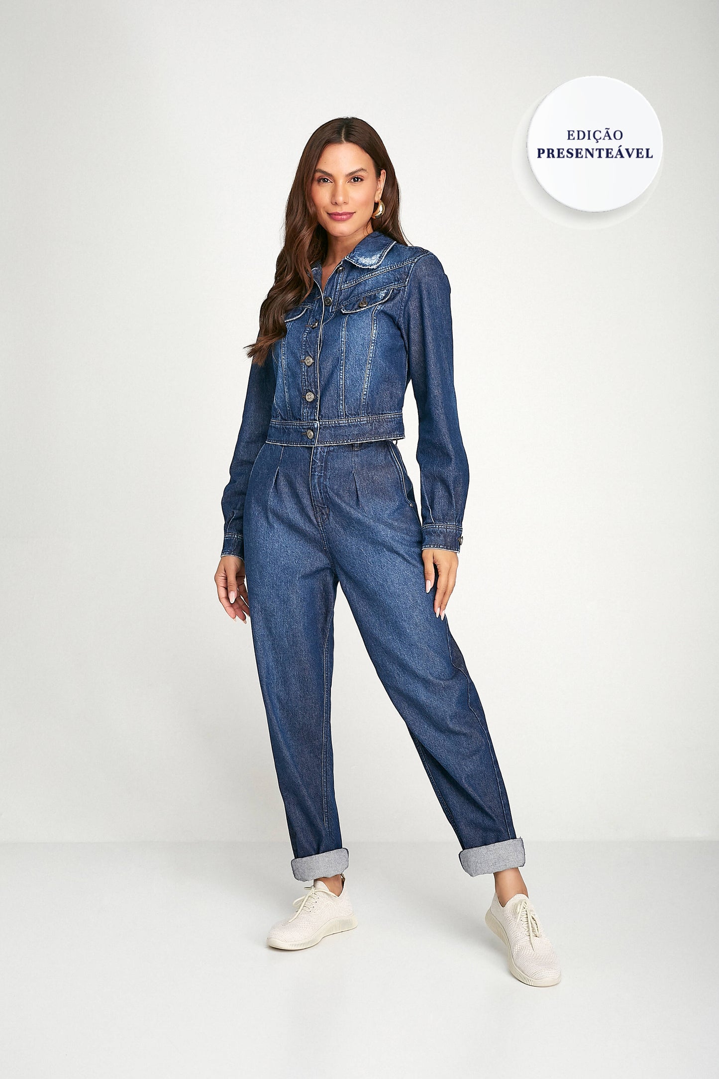 calça jeans mom cintura alta com elástico no cós