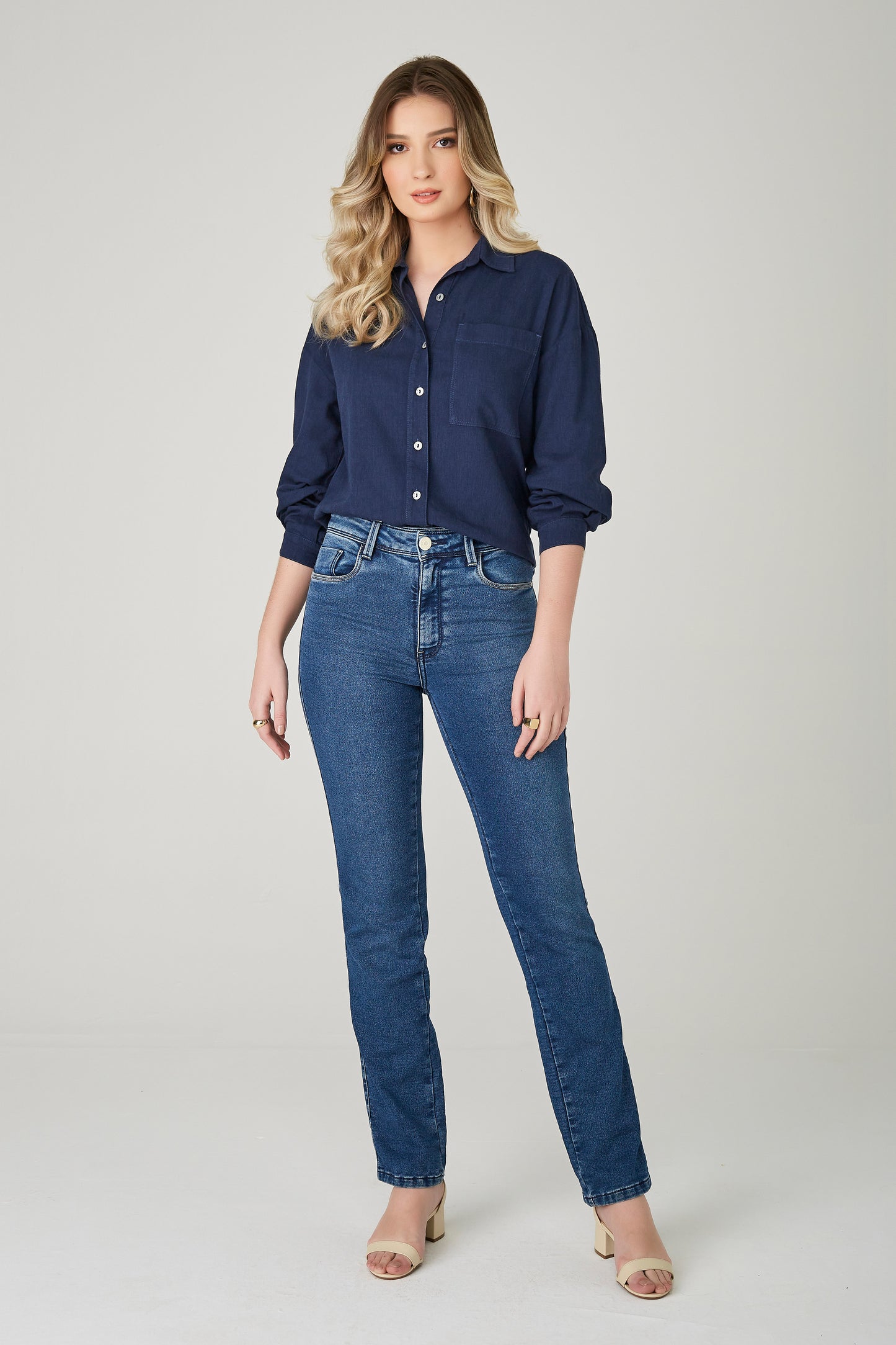 calça jeans malha reta cintura intermediária com pespontos limão