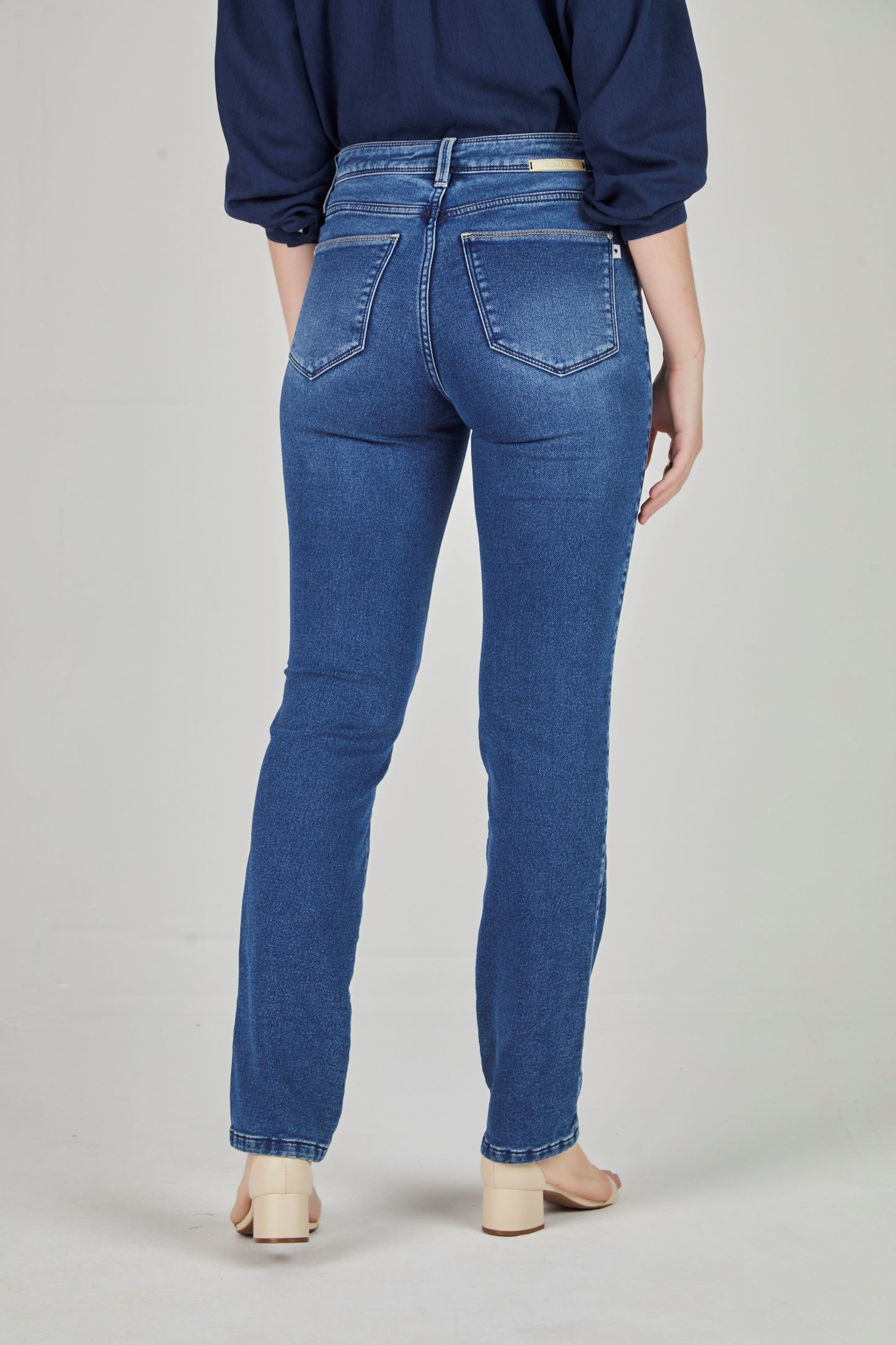 calça jeans malha reta cintura intermediária com pespontos limão