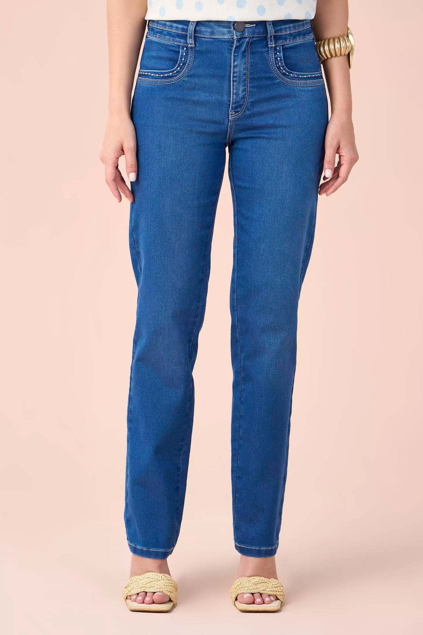 calça jeans reta cintura intermediária com bordado e cristais