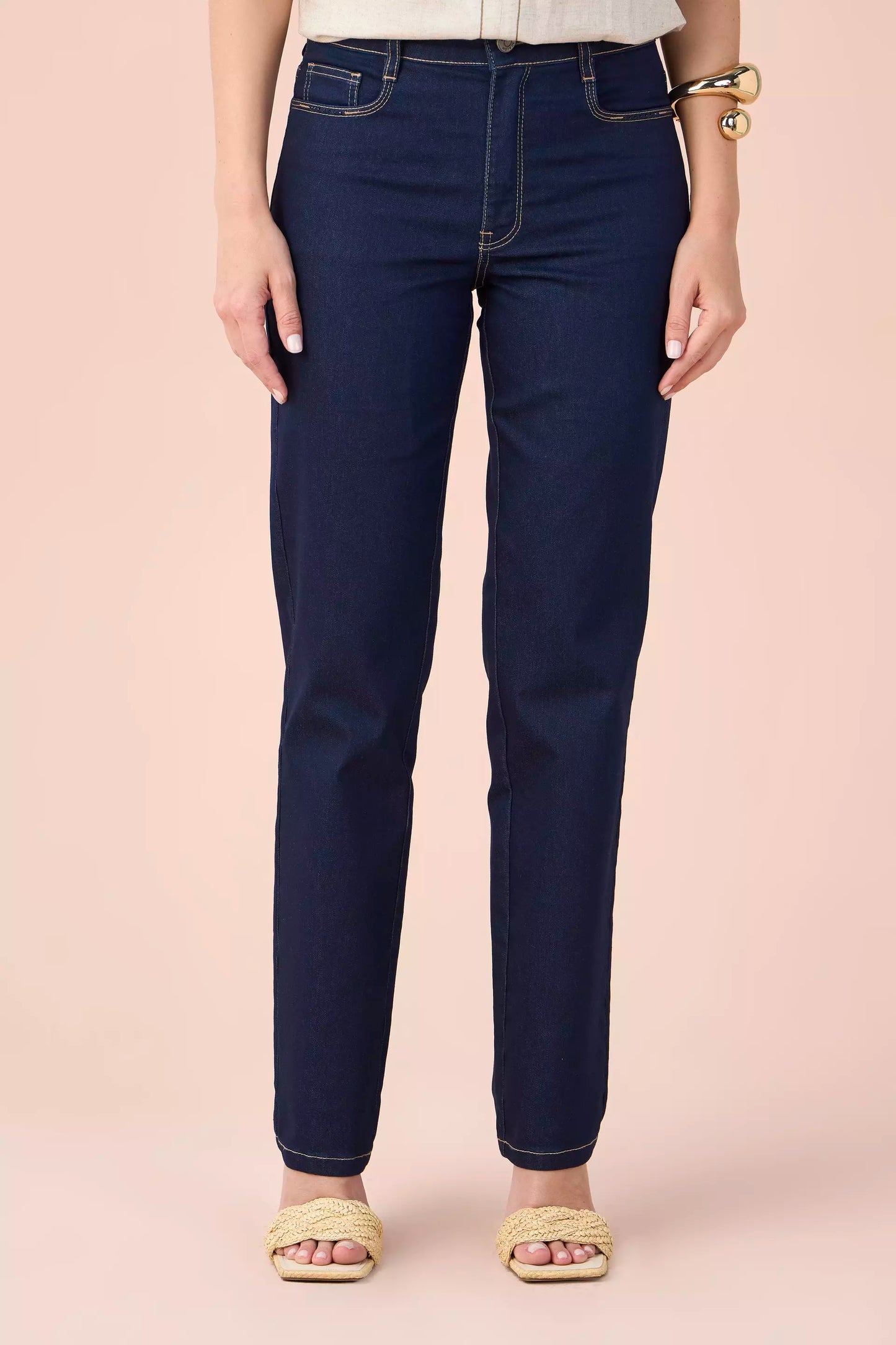 calça jeans reta cintura intermediária com cristais