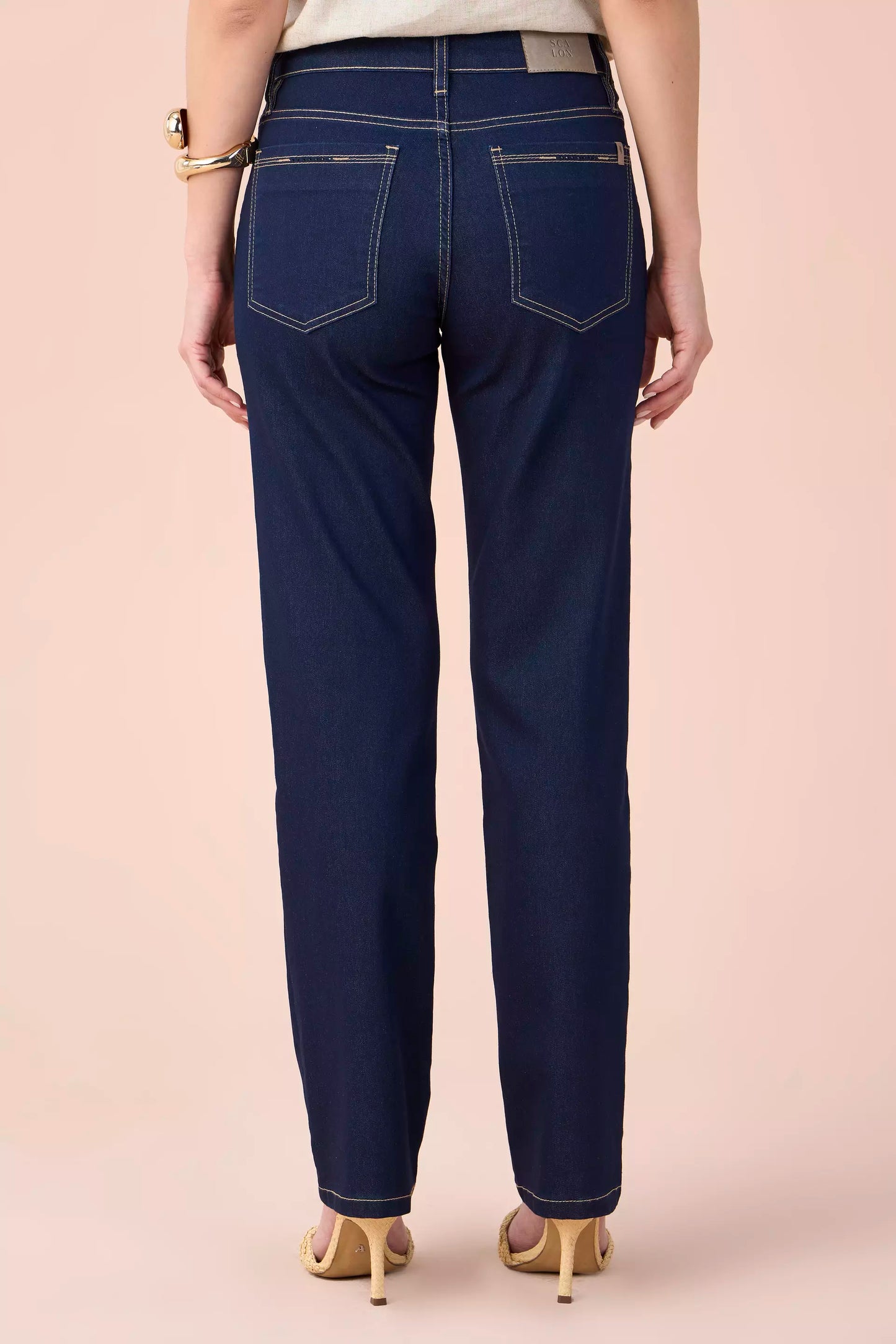 calça jeans reta cintura intermediária com cristais