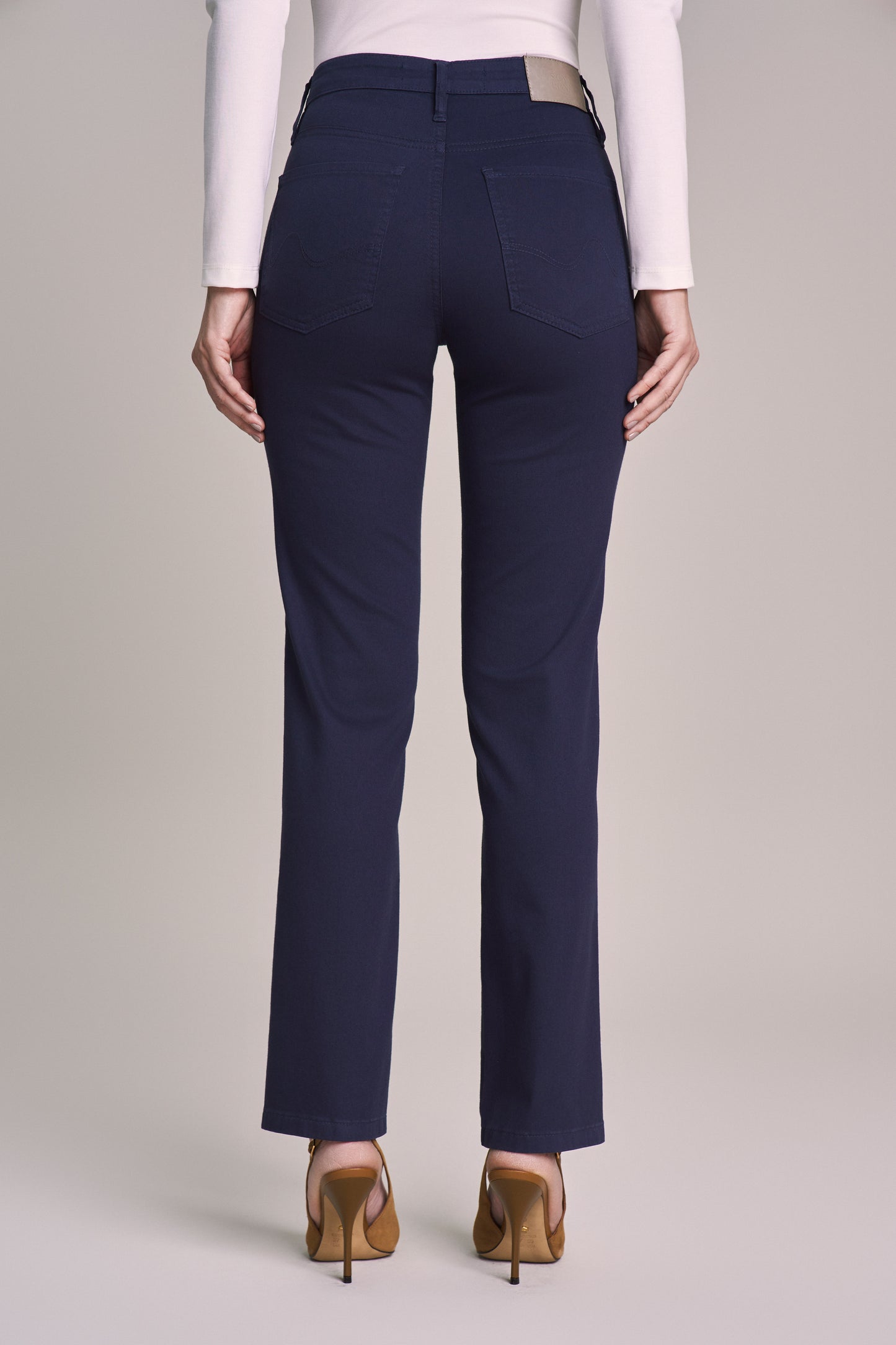 calça sarja color reta cintura intermediária básica