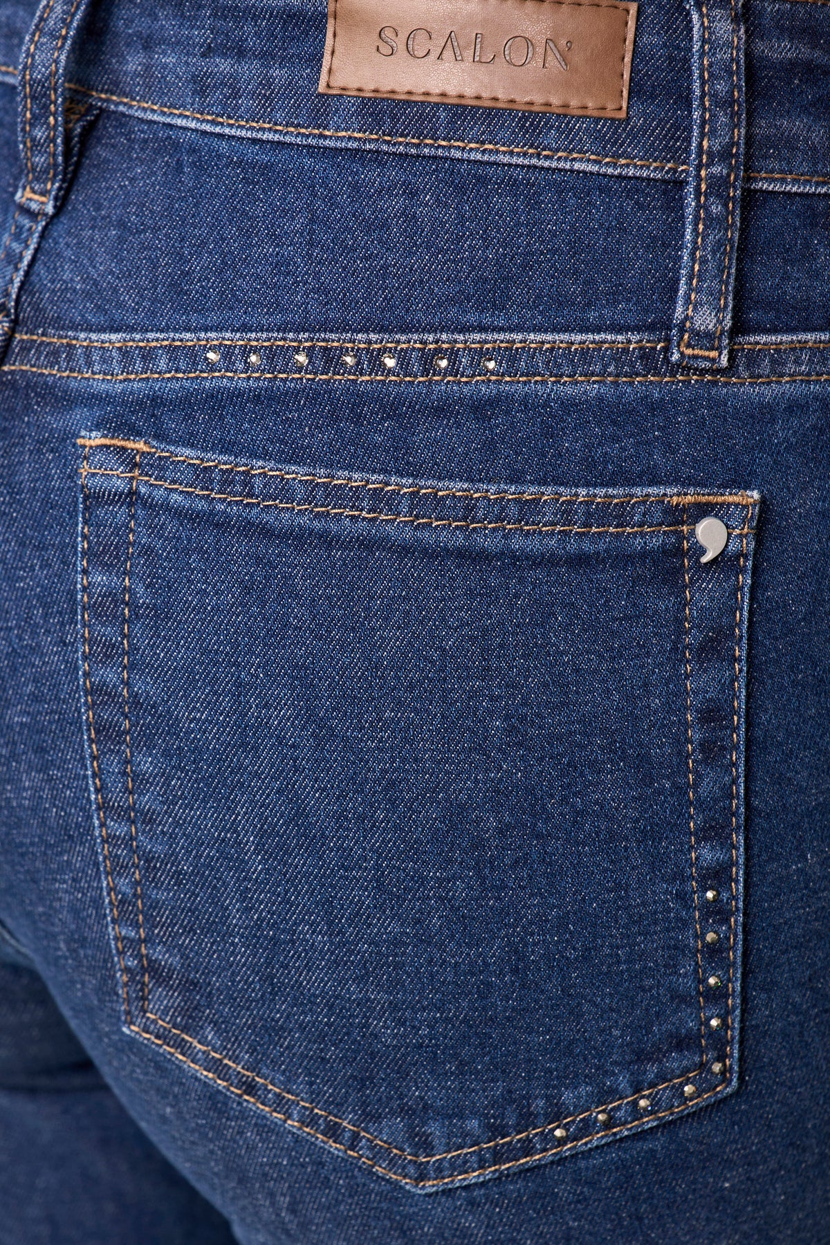 calça jeans reta cintura intermediária com abertura e cristais