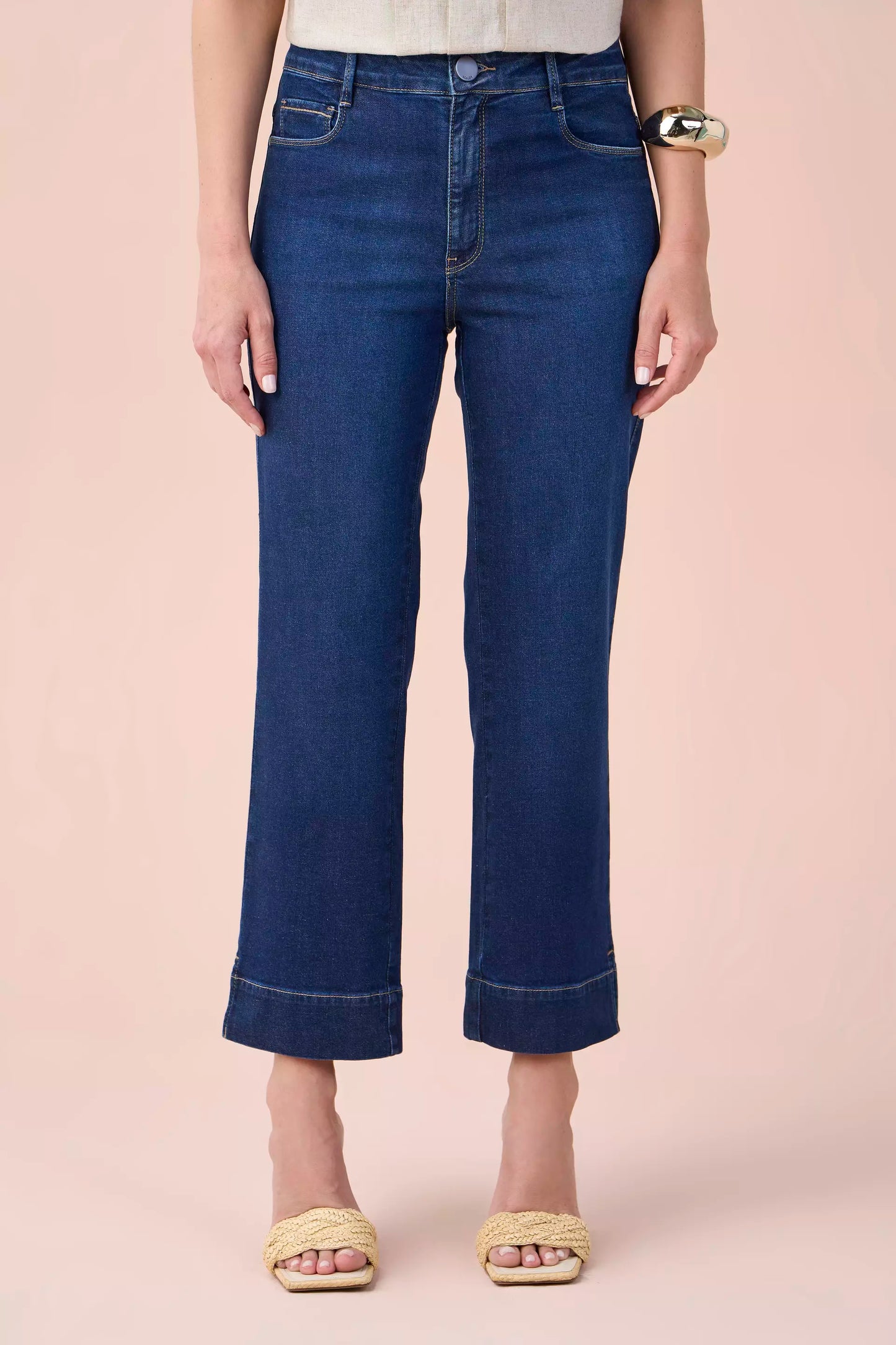 calça jeans pantcropped cintura intermediária com abertura