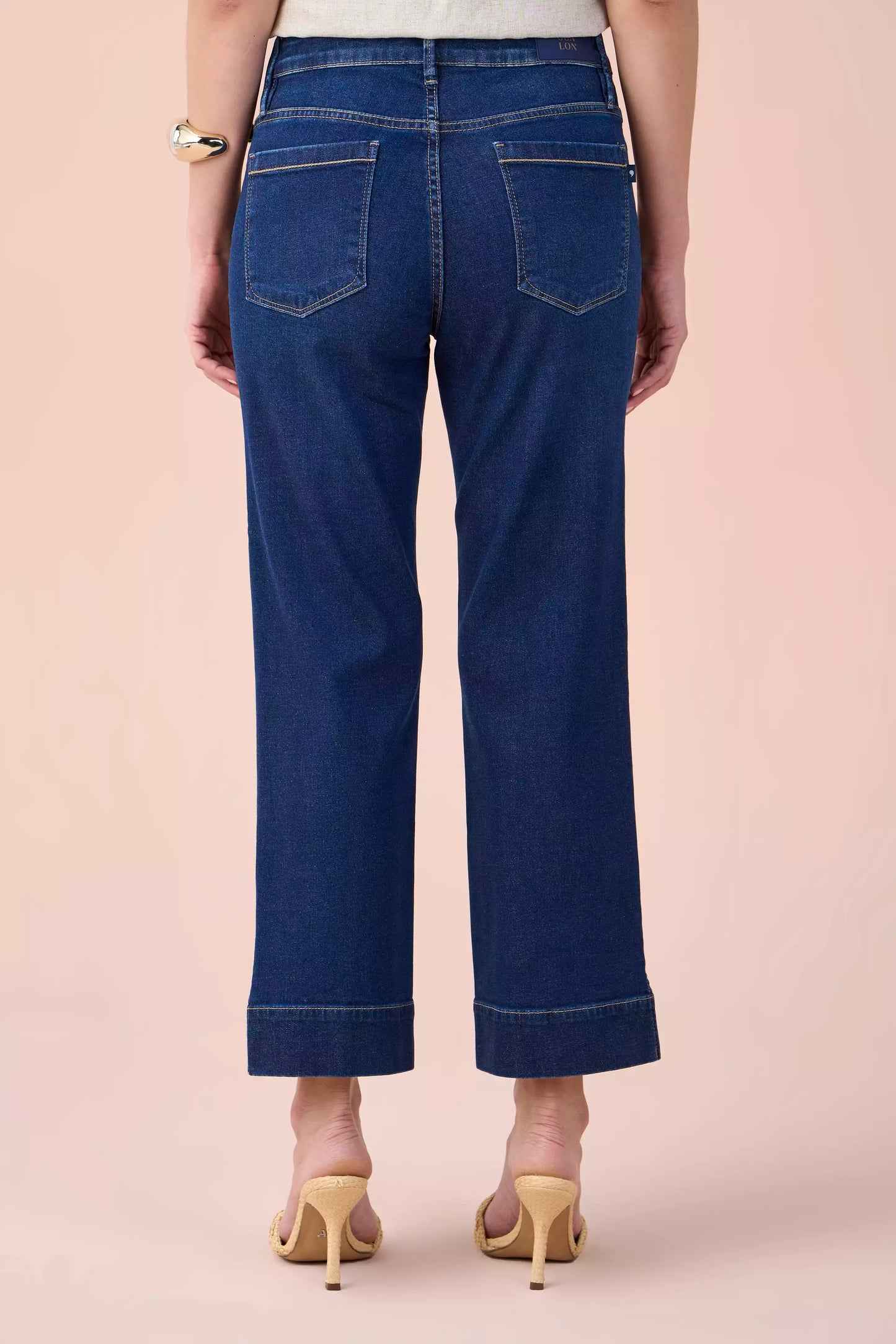calça jeans pantcropped cintura intermediária com abertura