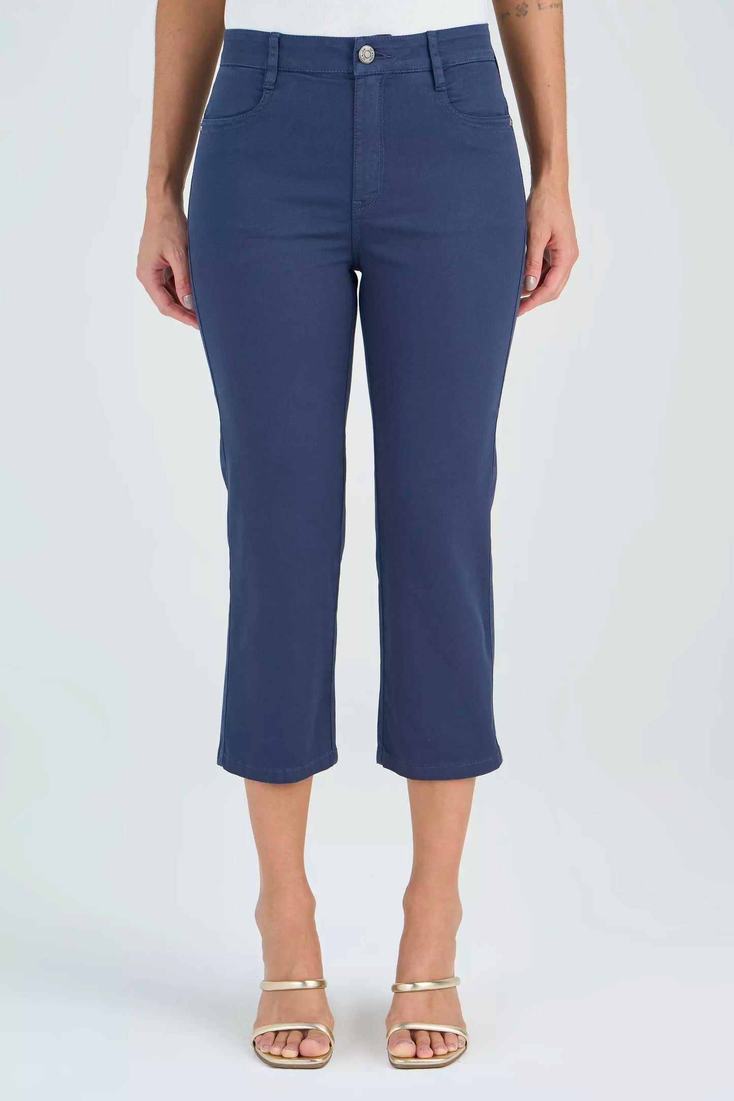 calça sarja color cropped cintura intermediáriabásica