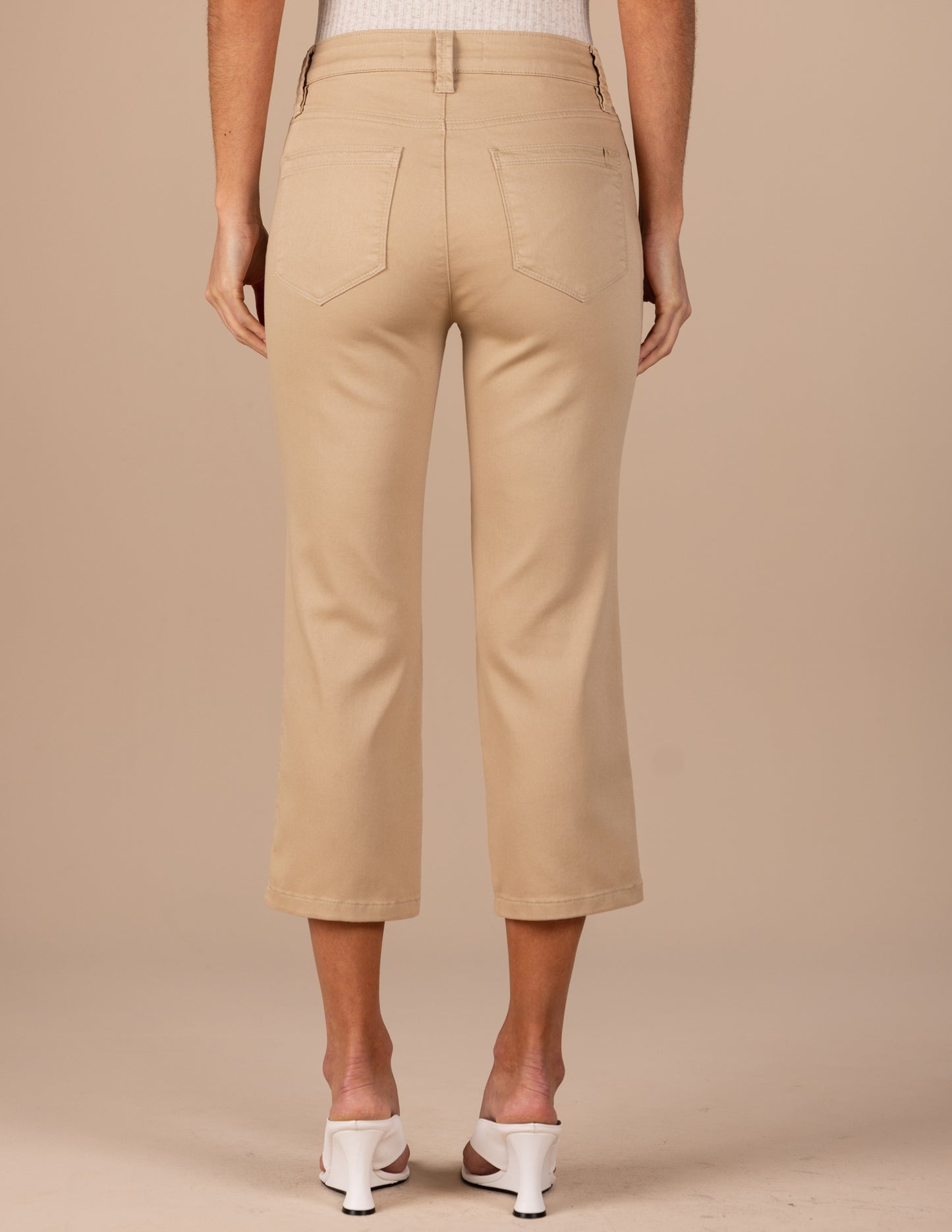 calça sarja color cropped cintura intermediária com pespontos