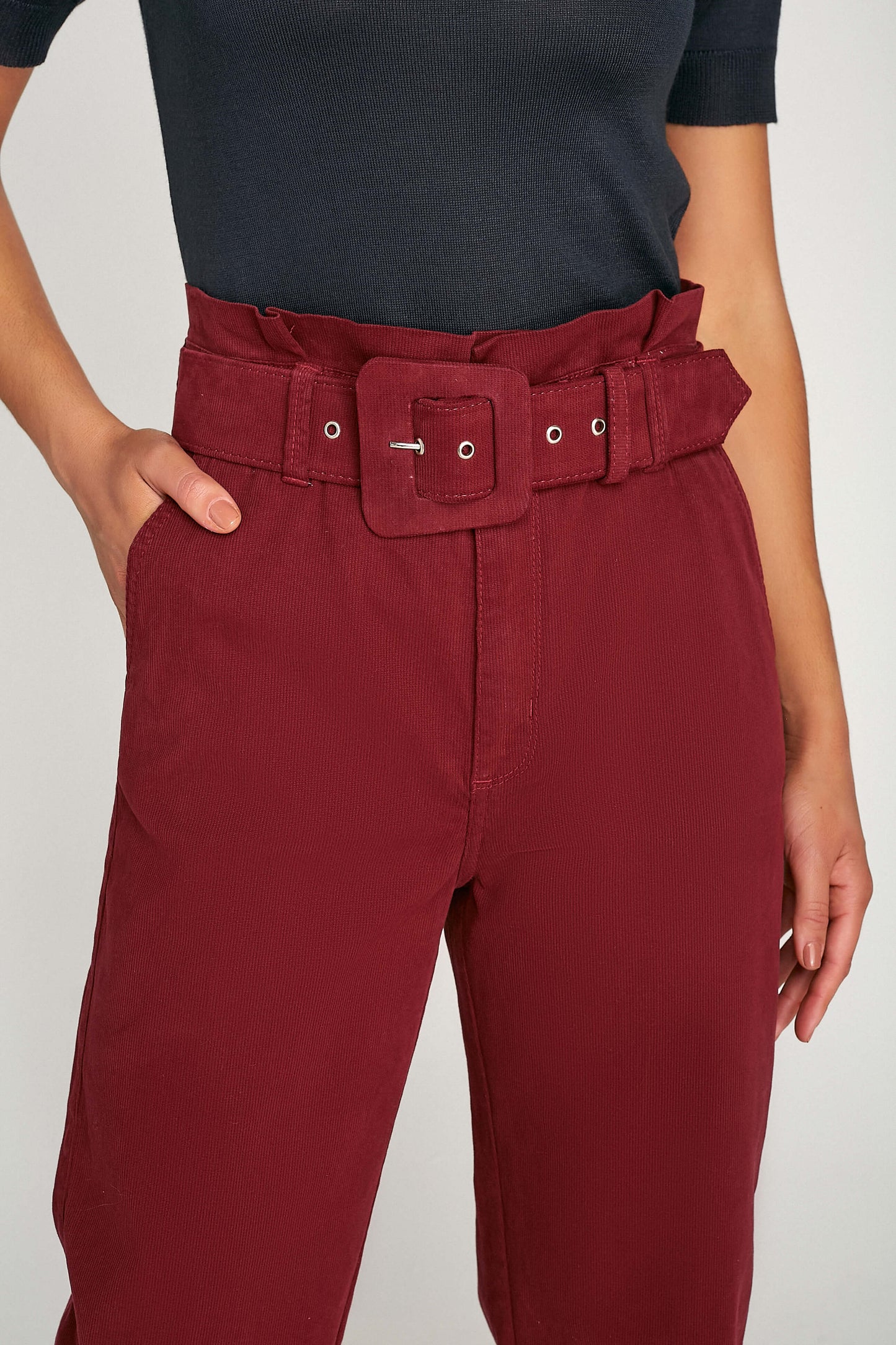 calça sarja pant cropped cintura alta em cotelê com cinto