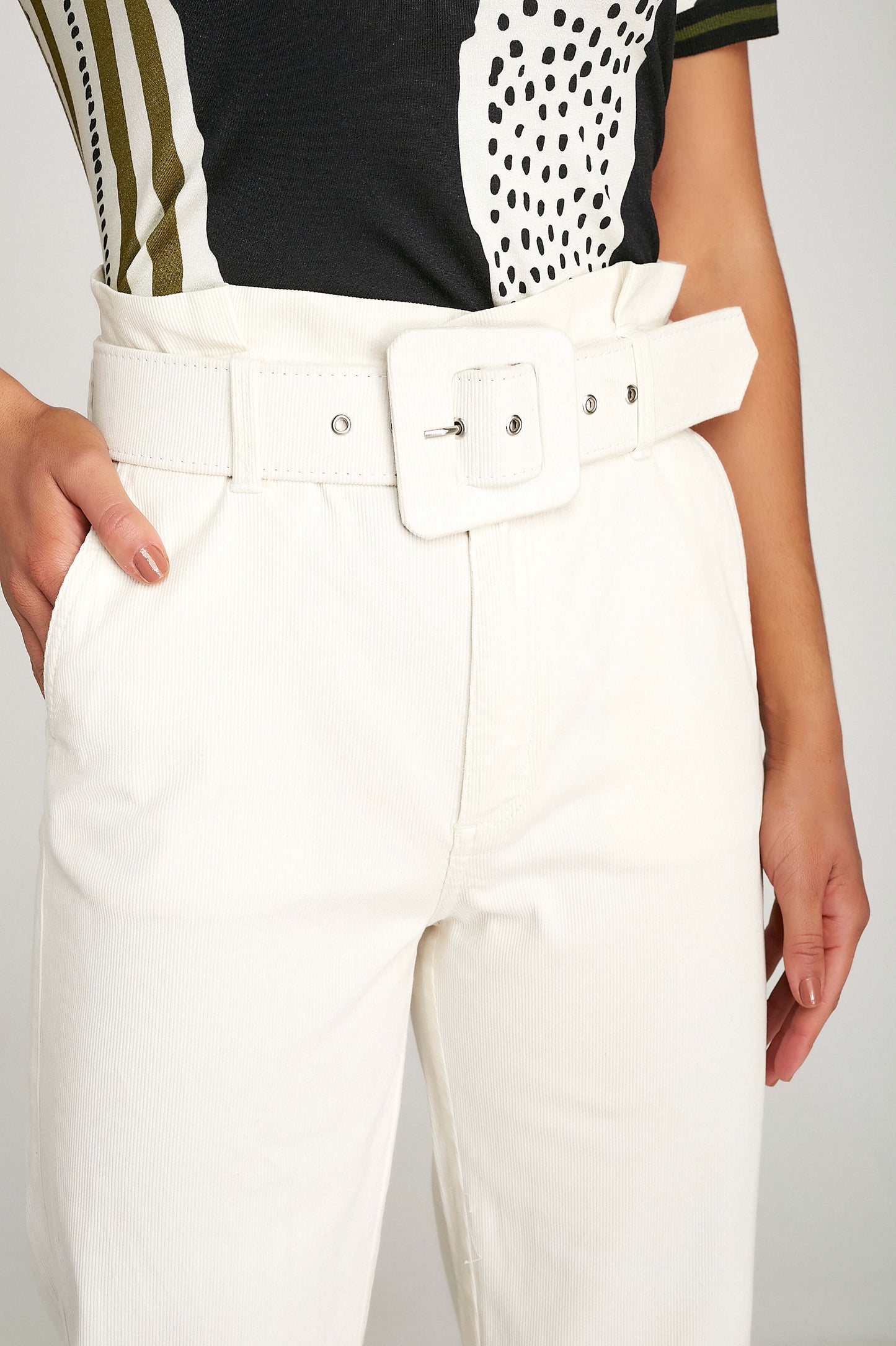 calça sarja pant cropped cintura alta em cotelê com cinto