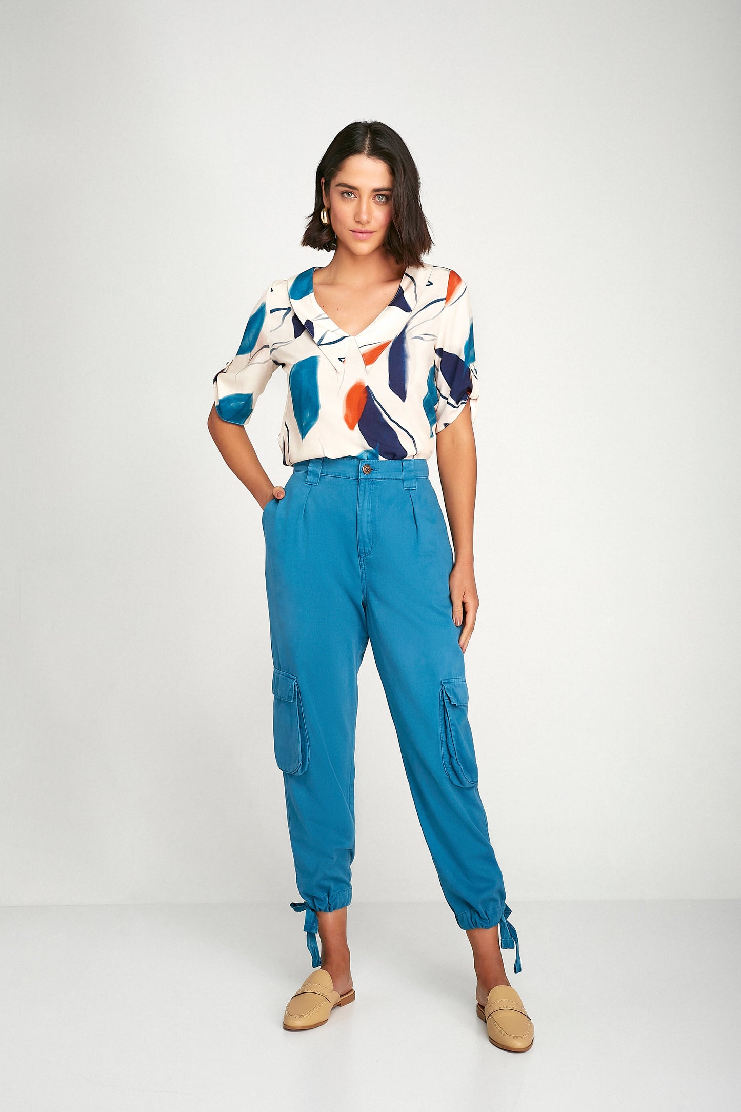 calça sarja pantcropped cintura alta com cadarço