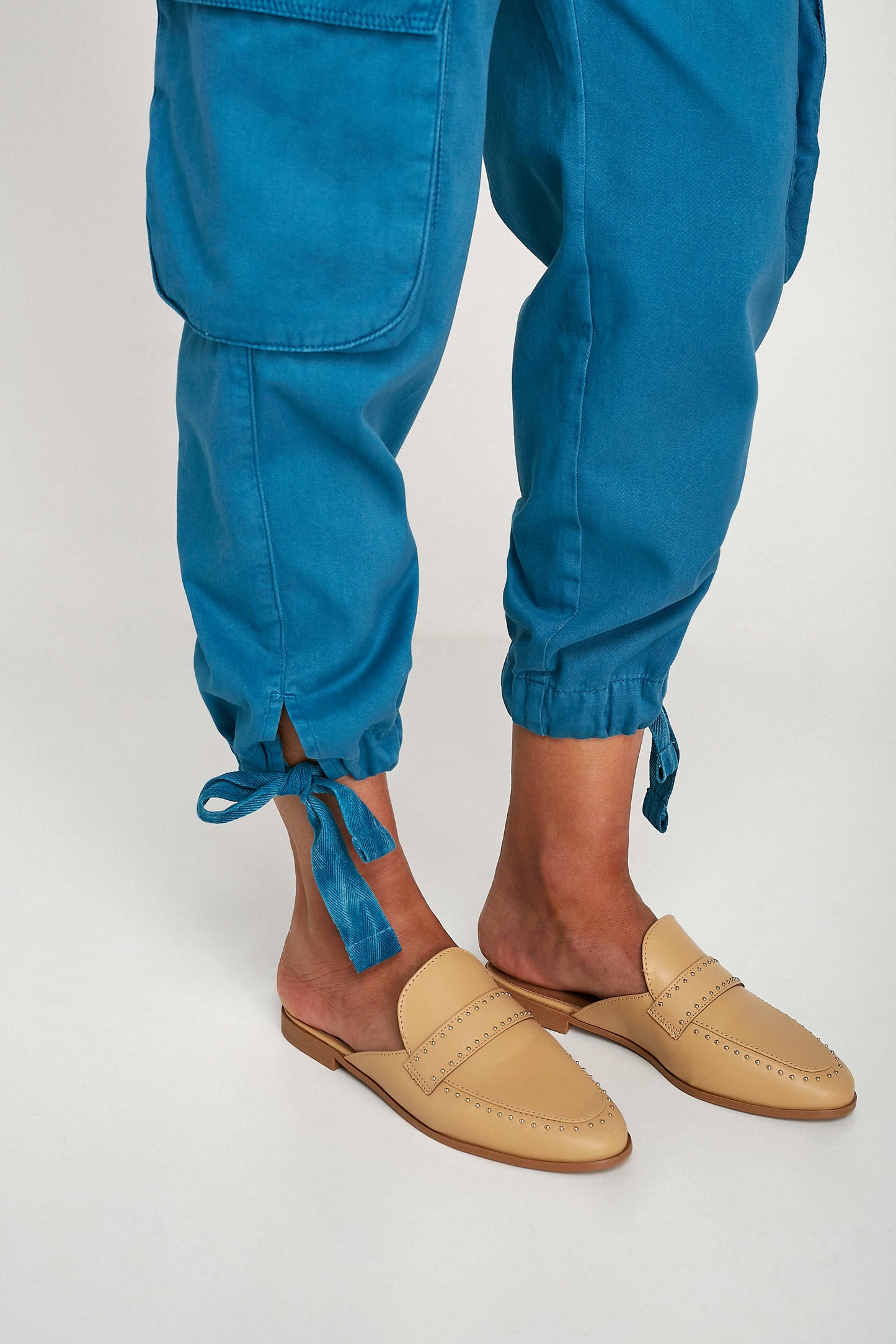 calça sarja pantcropped cintura alta com cadarço