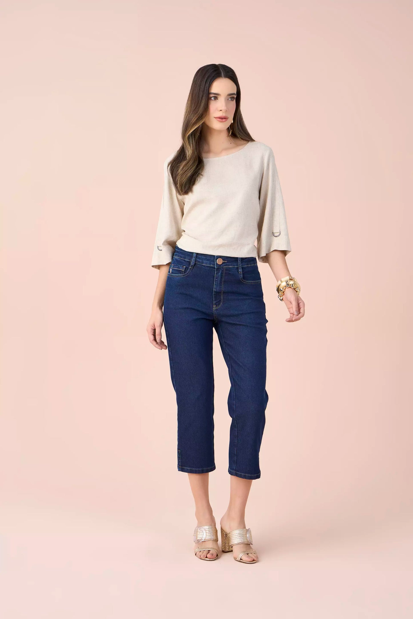 calça jeans cropped cintura intermediaria com abertura