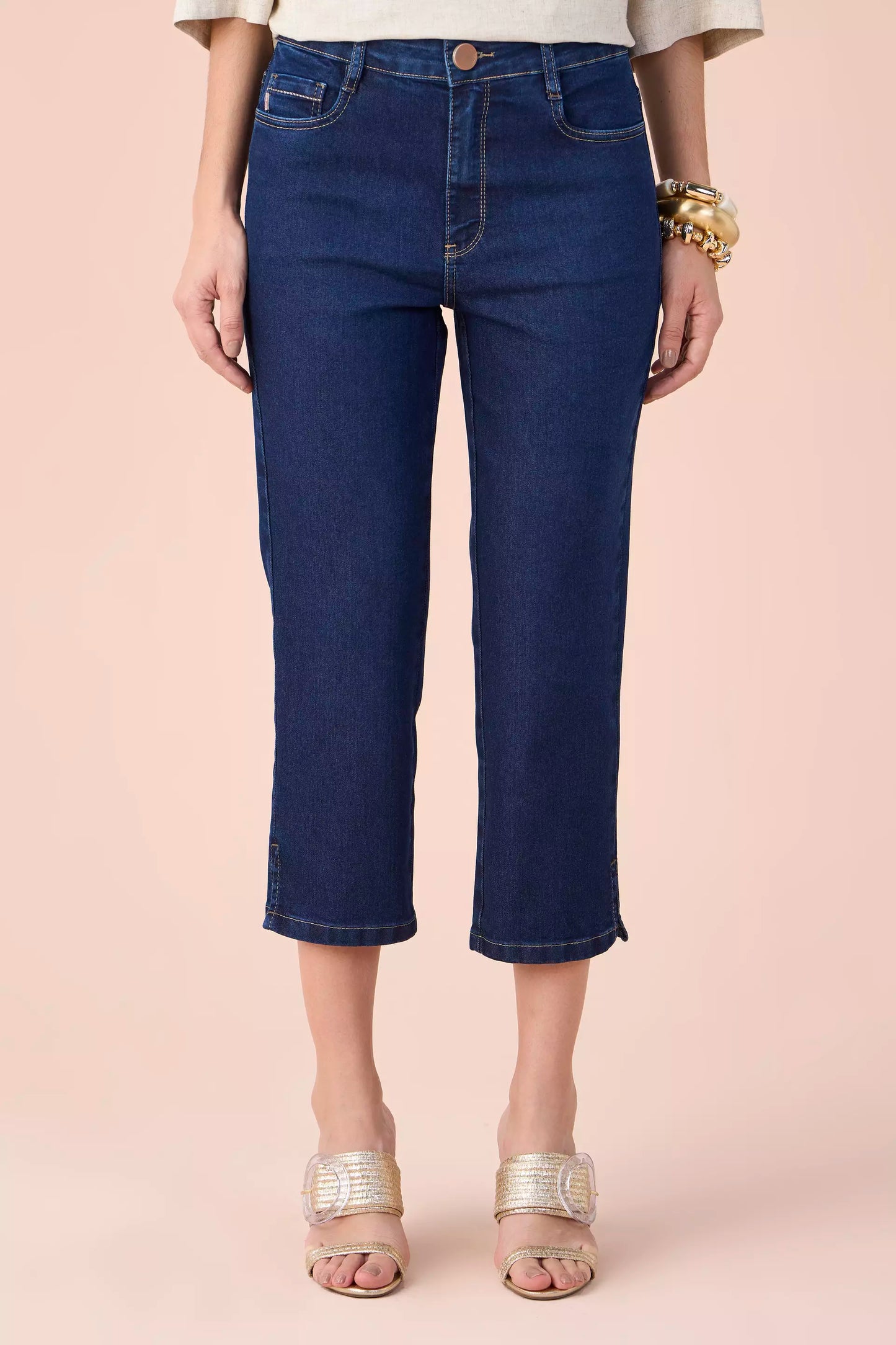 calça jeans cropped cintura intermediaria com abertura