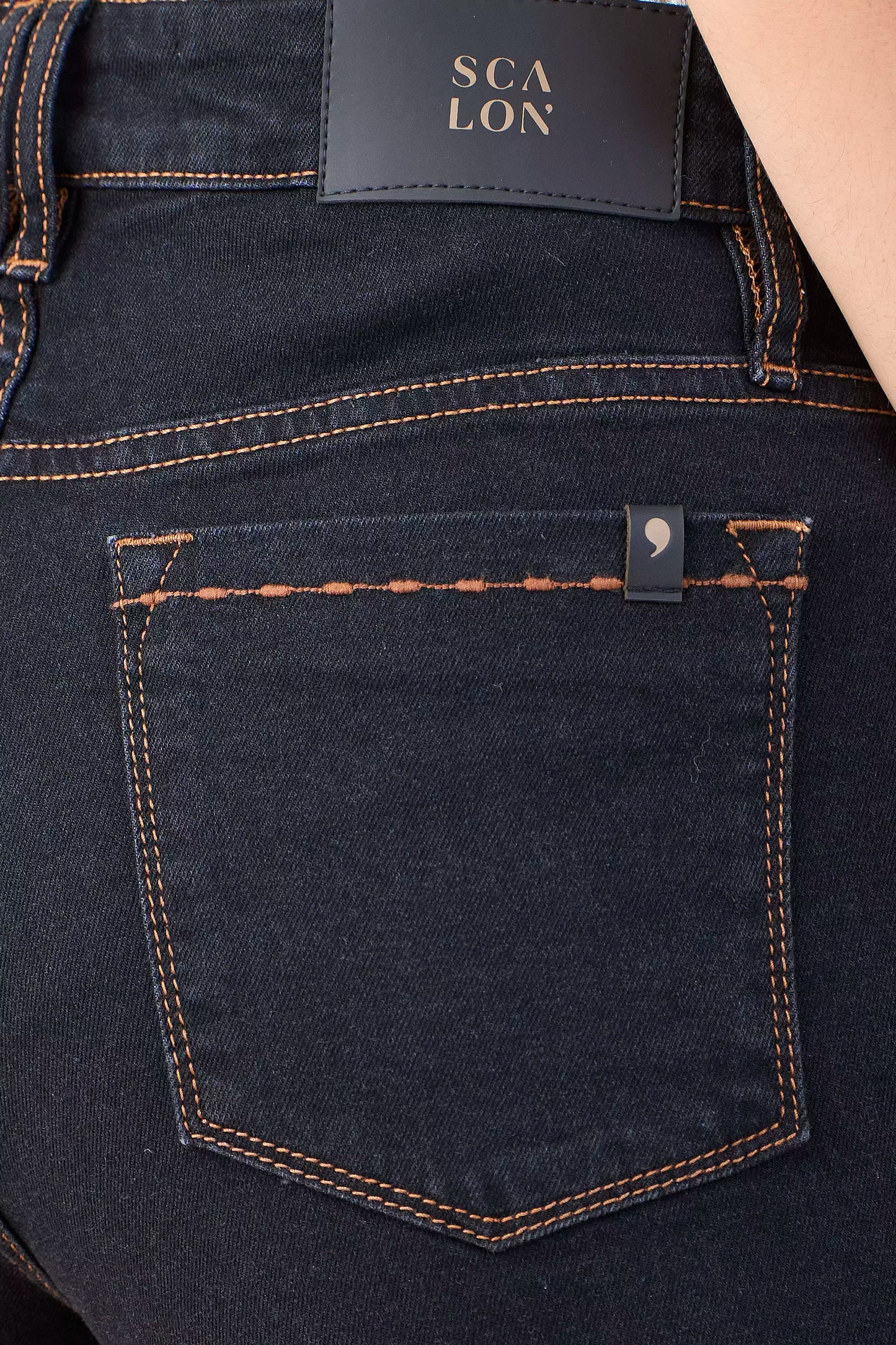 calça jeans black pantcropped cintura intermediária com bordado