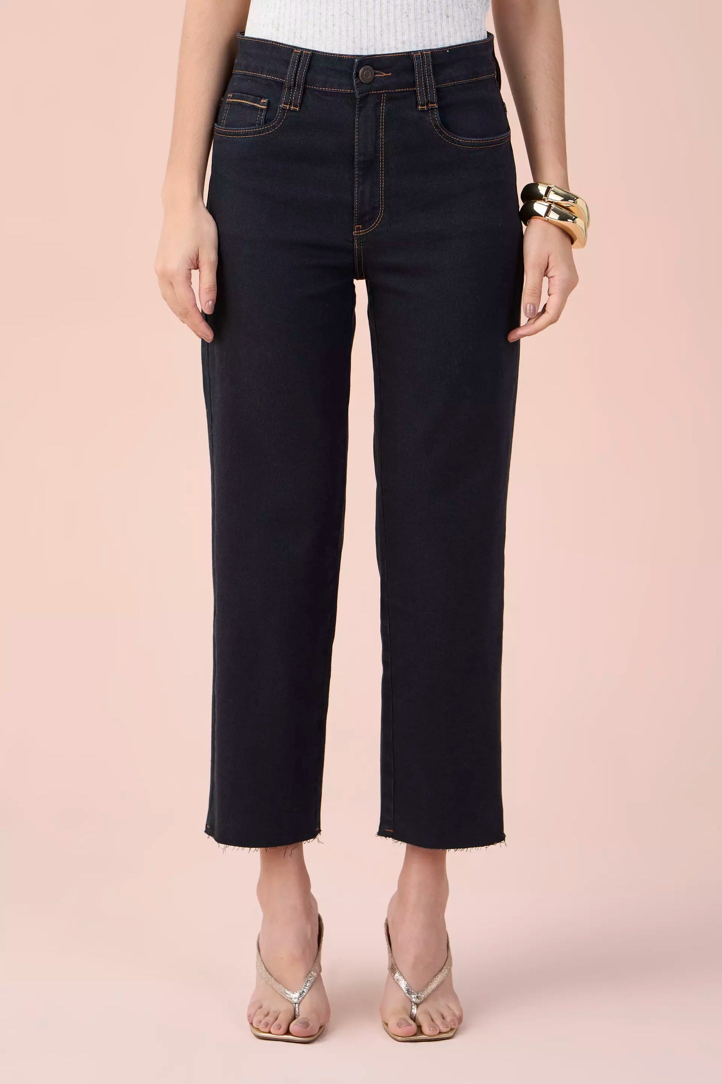calça jeans black pantcropped cintura intermediária com bordado