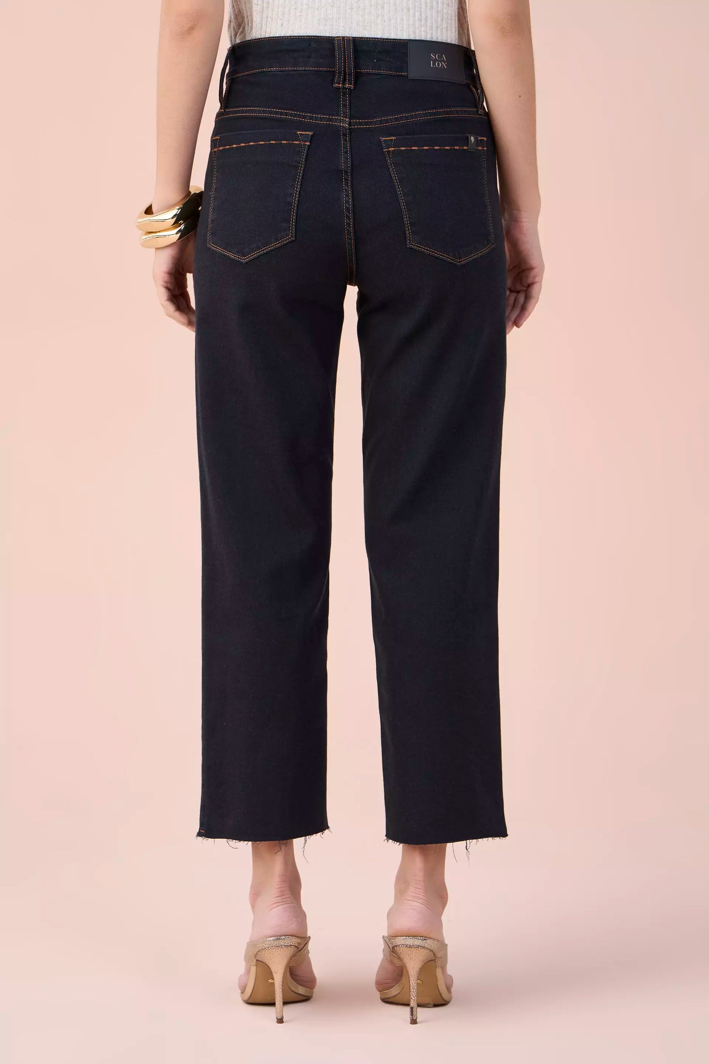 calça jeans black pantcropped cintura intermediária com bordado