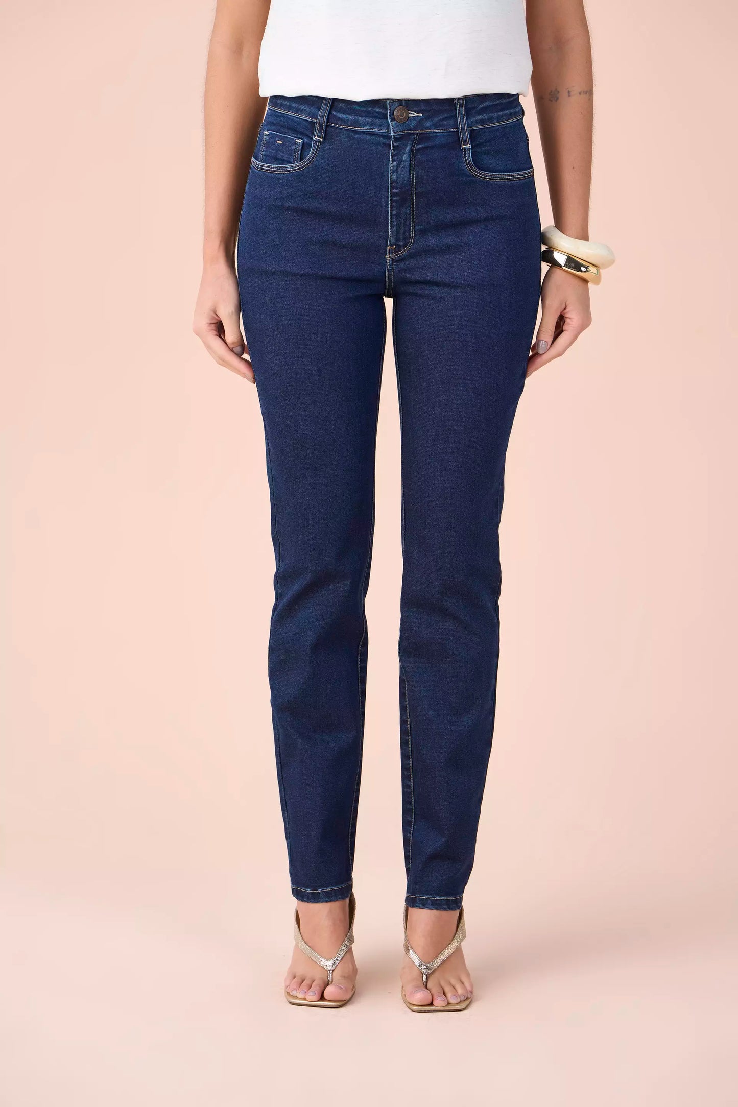 calça jeans skinny cintura intermediária com ponto picado