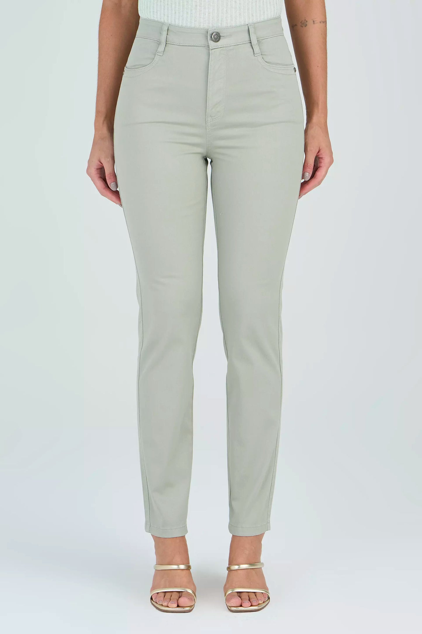 calça sarja color skinny cintura intermediáriabásica