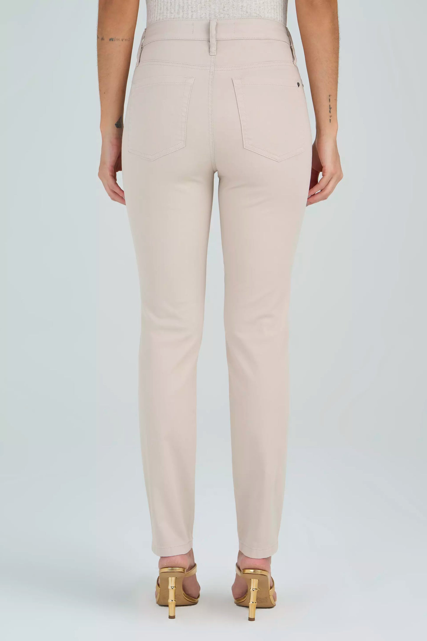 calça sarja color skinny cintura intermediáriabásica