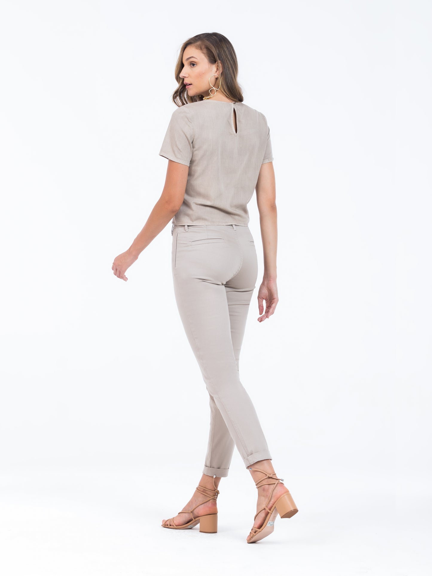 calça sarja color skinny alfaiataria