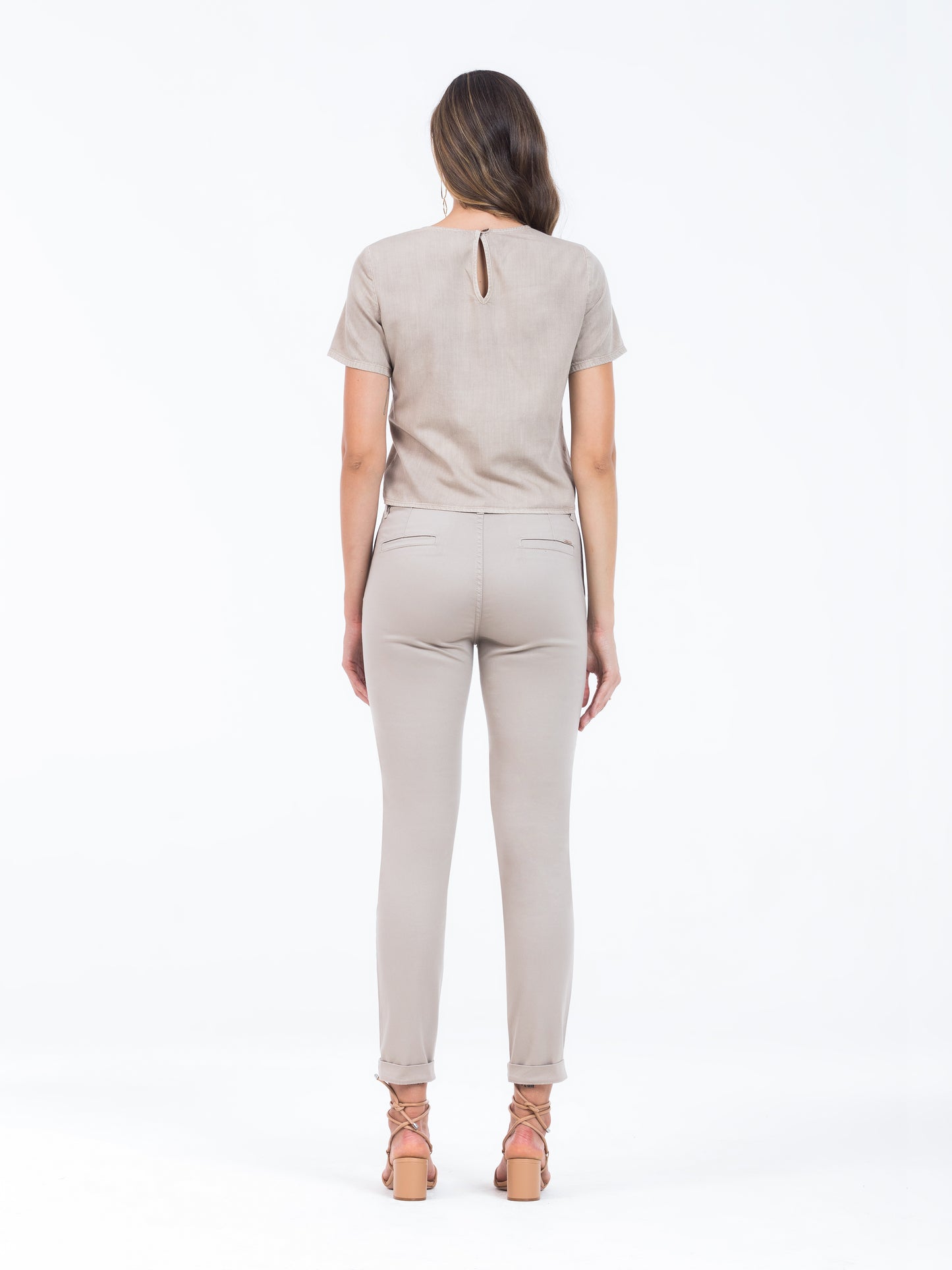 calça sarja color skinny alfaiataria