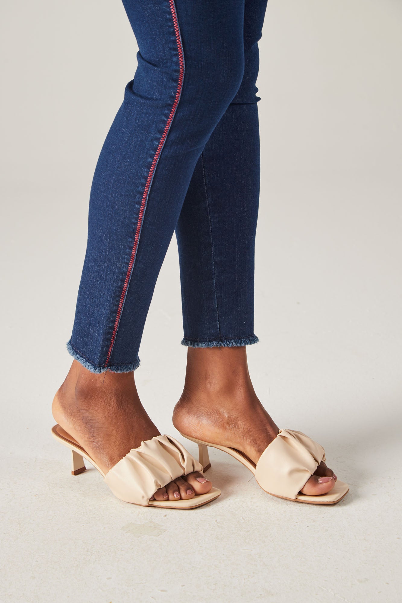 calça jeans skinny cintura intermediária navy