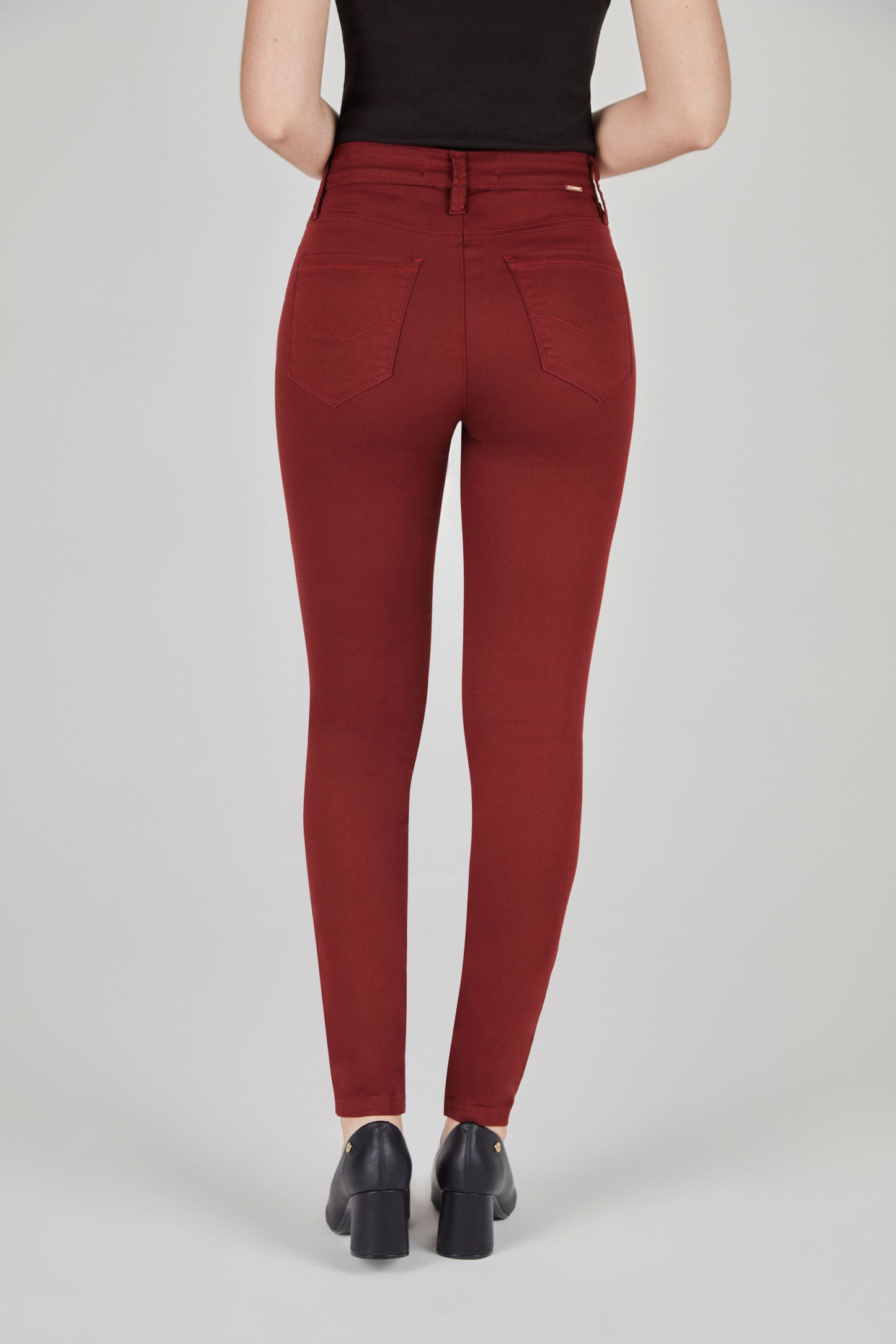 calça sarja color skinny cintura intermediária básica