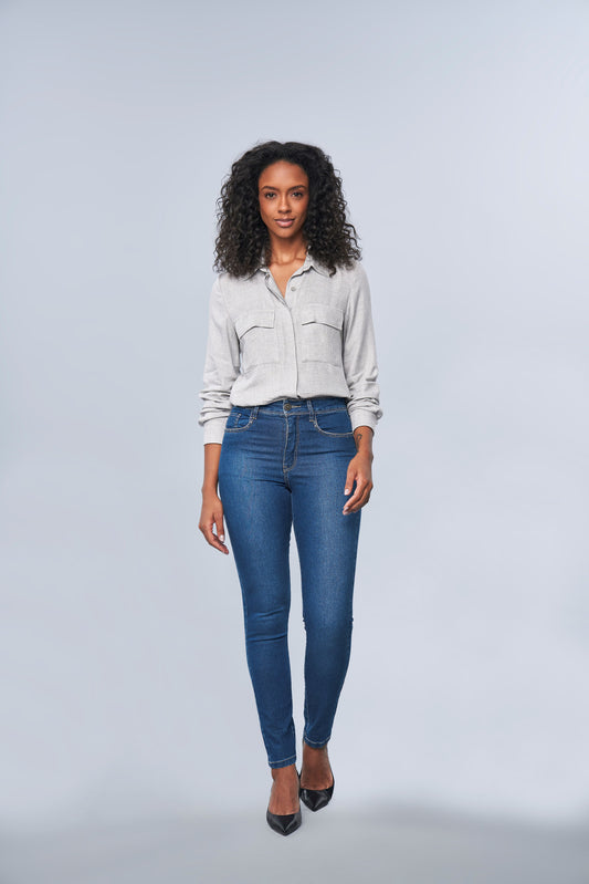 calça jeans skinny cintura intermediária com cristais