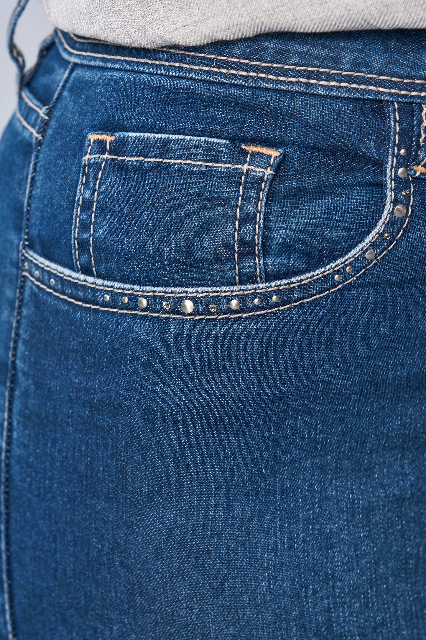 calça jeans skinny cintura intermediária com cristais