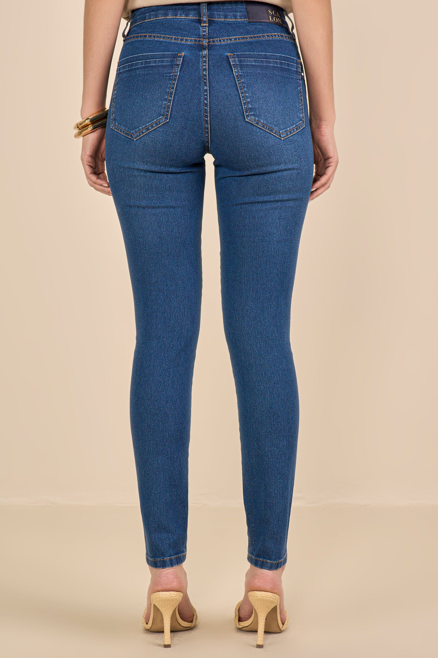 calça jeans skinny cintura intermediária