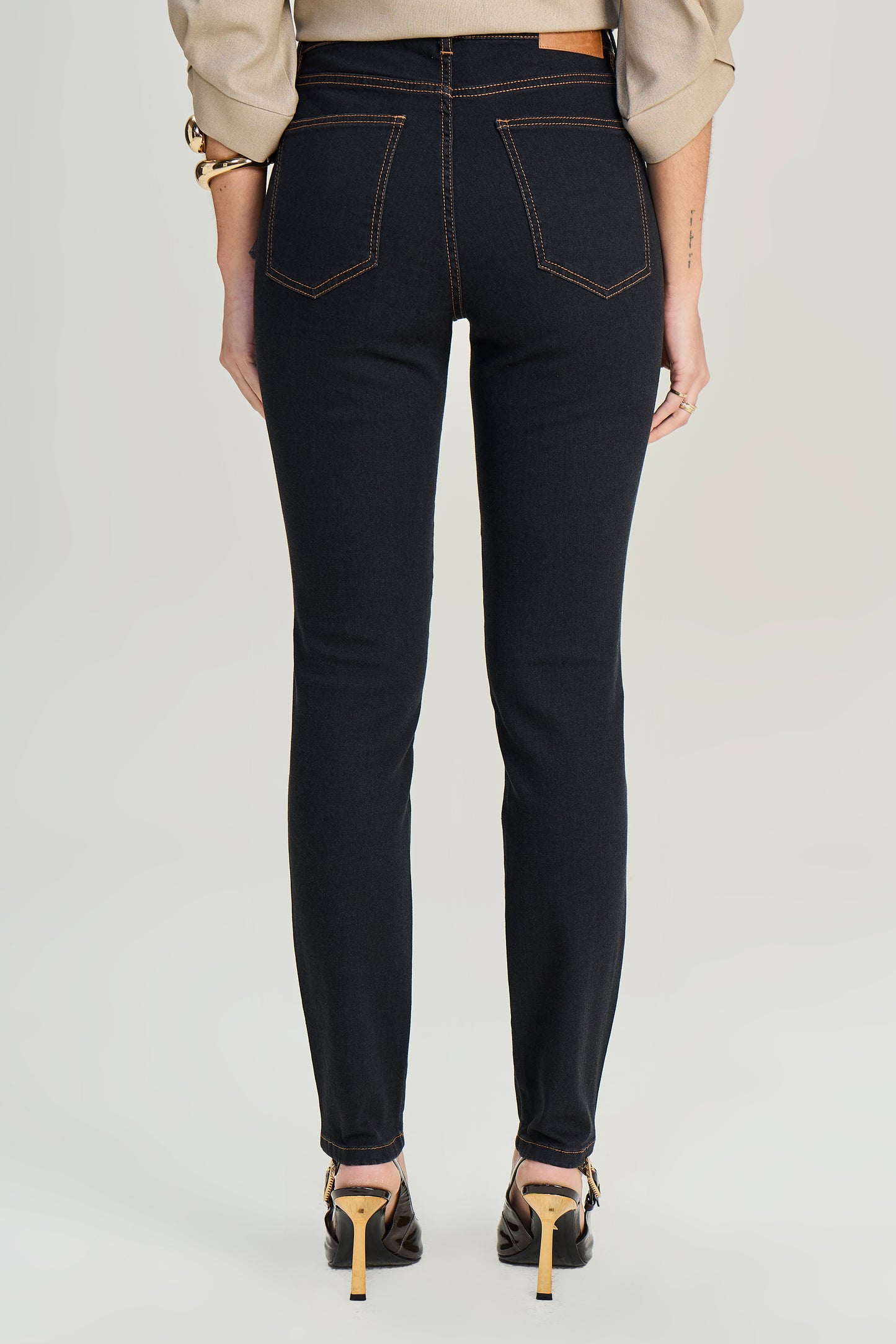 calça jeans black skinny cintura intermediária