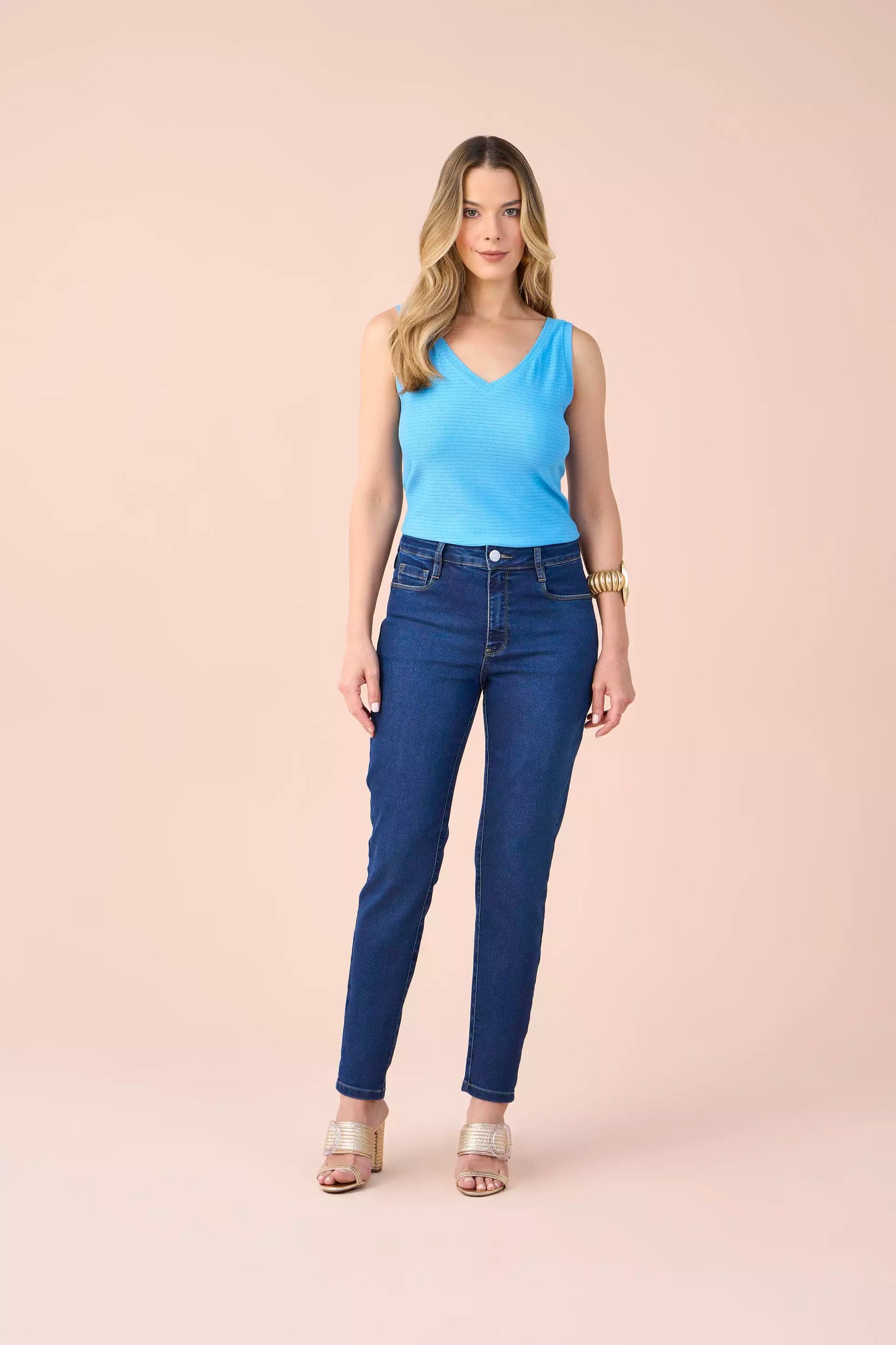 calça jeans skinny cintura intermediária com detalhe pespontos