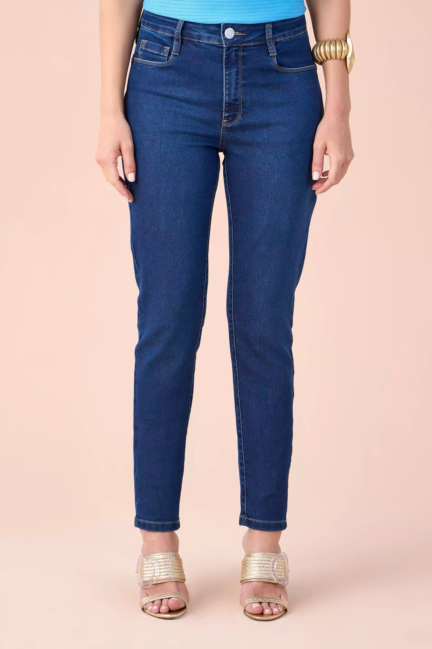 calça jeans skinny cintura intermediária com detalhe pespontos