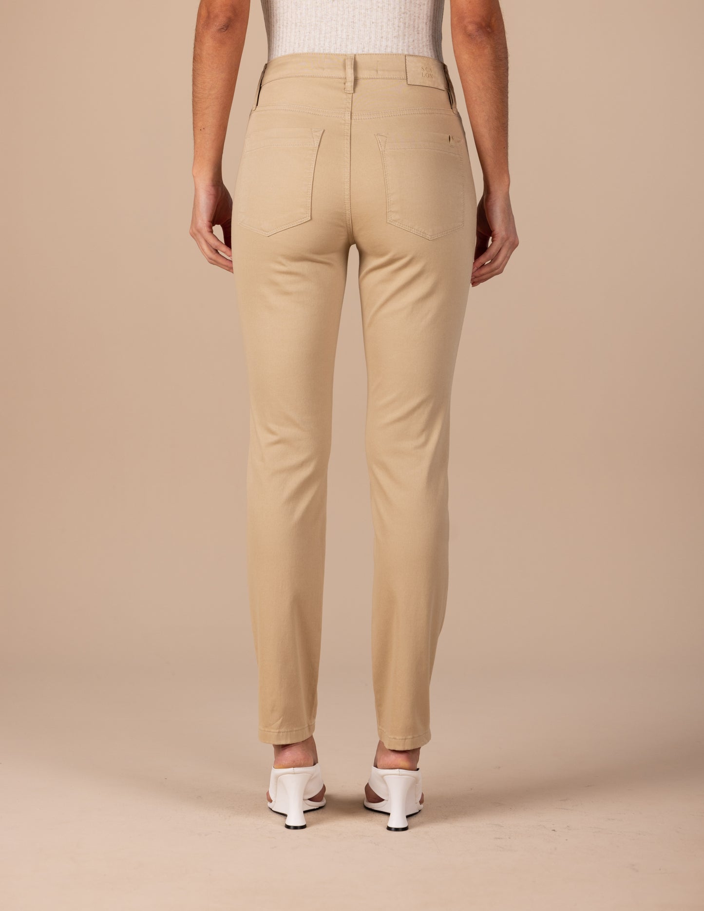 calça sarja color skinny cintura intermediária básico