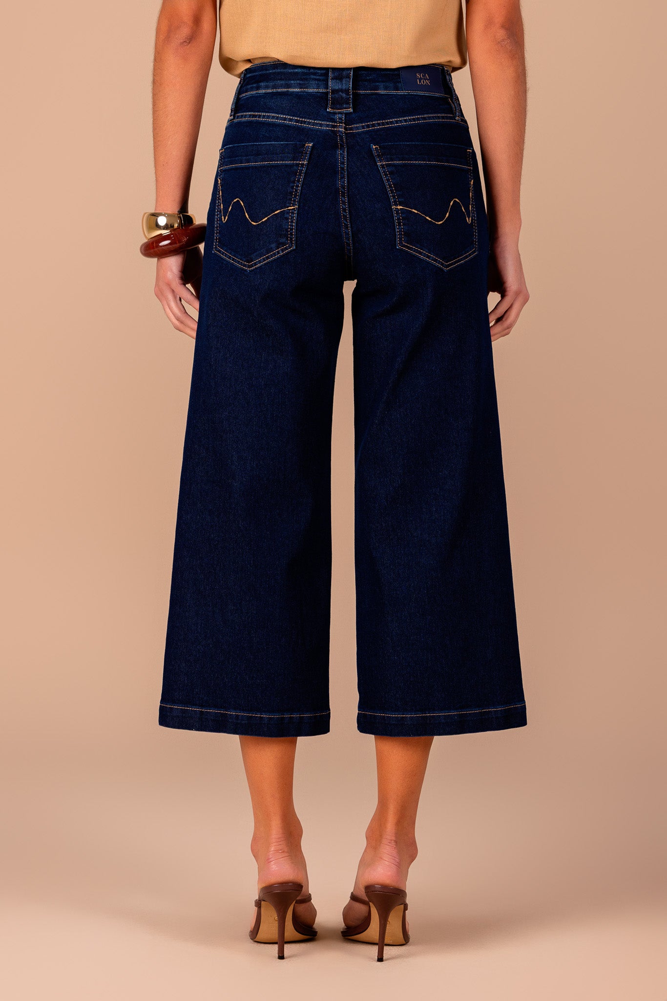 calça jeans pantacourt cintura intermediária tradicional