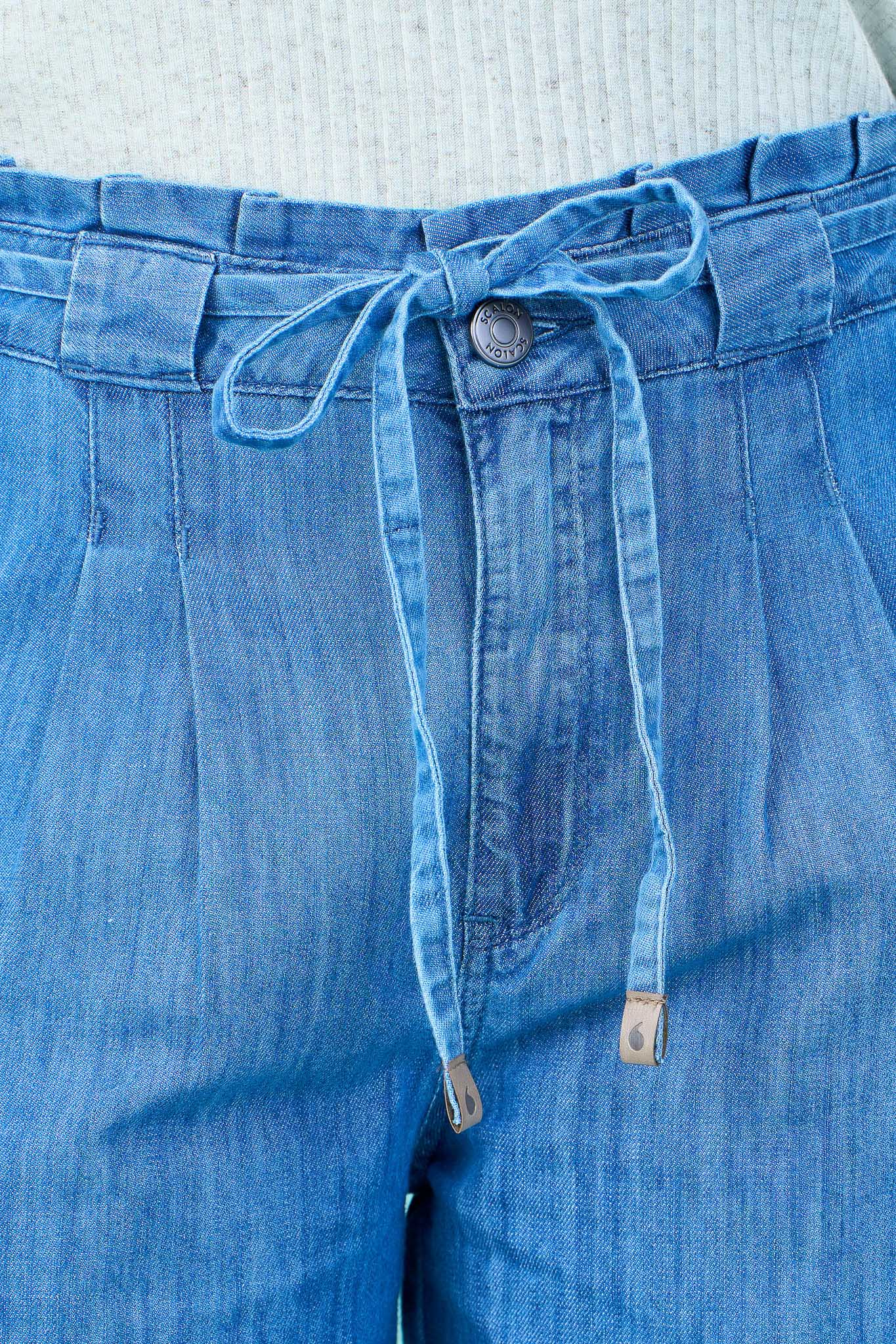 calça jeans pantacourt cintura intermediária clochard com cinto