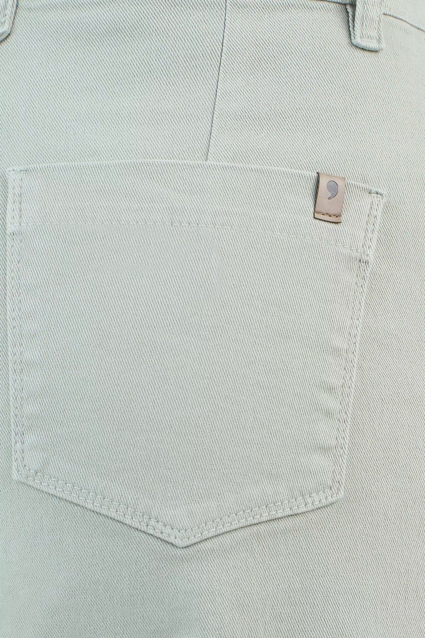 calça sarja pantacourt cintura intermediária com detalhe passante